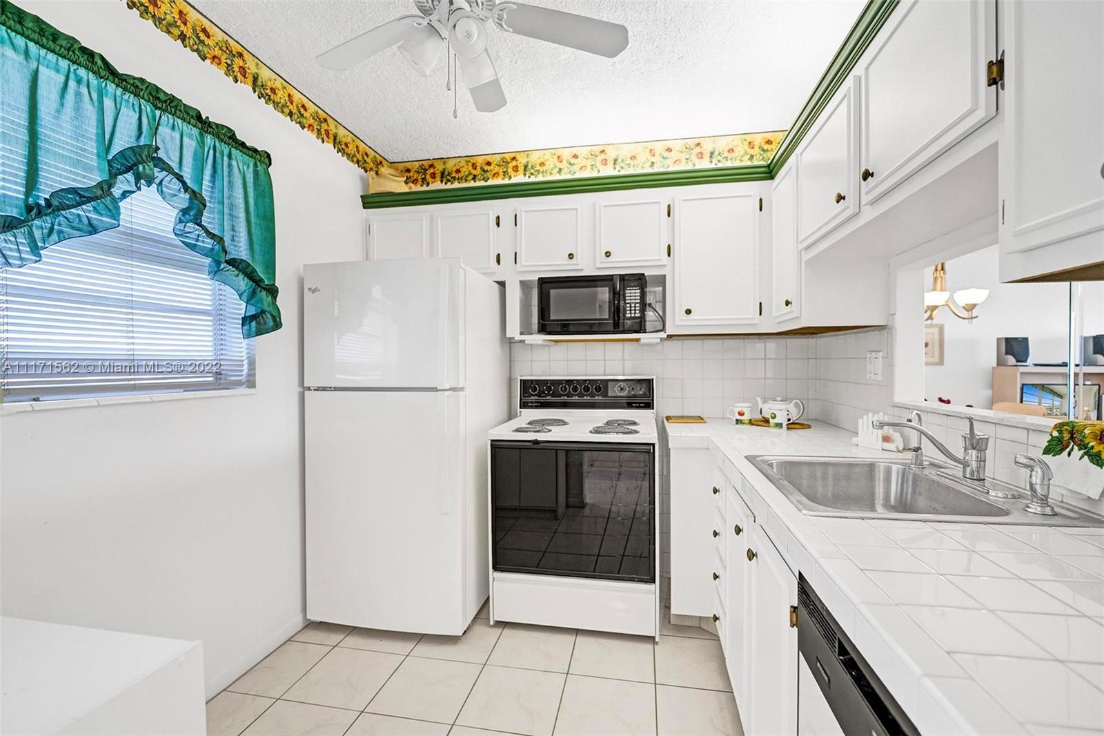 KARISA GARDENS CONDO - Residential