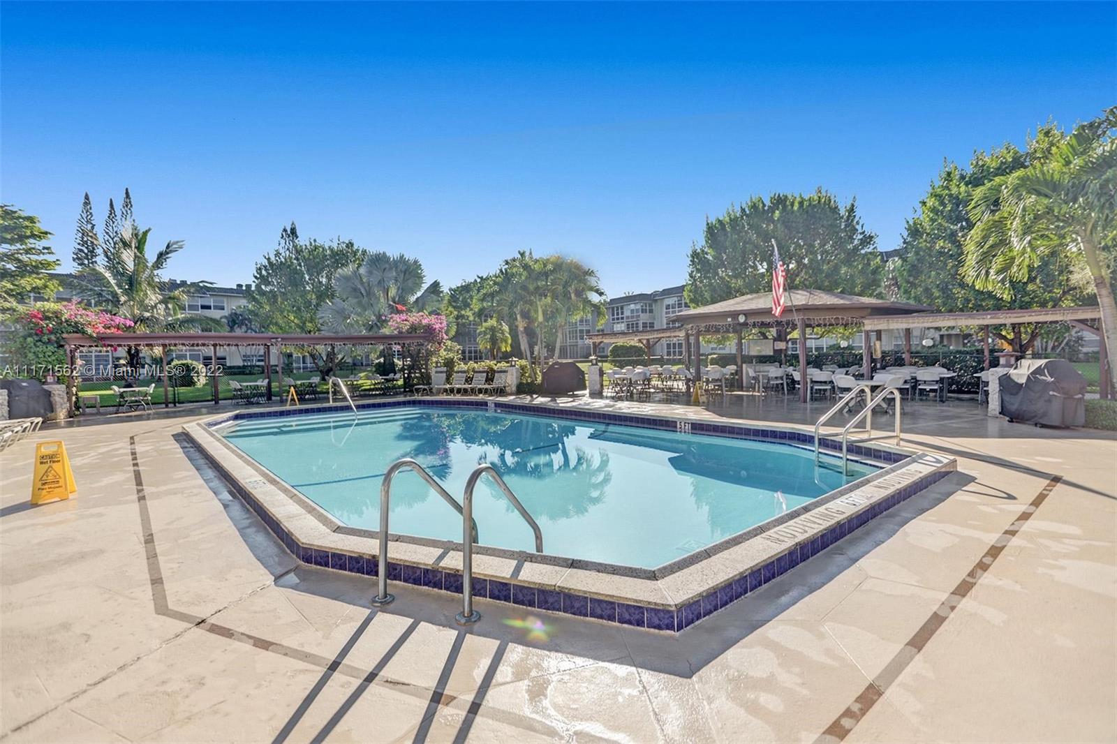 KARISA GARDENS CONDO - Residential