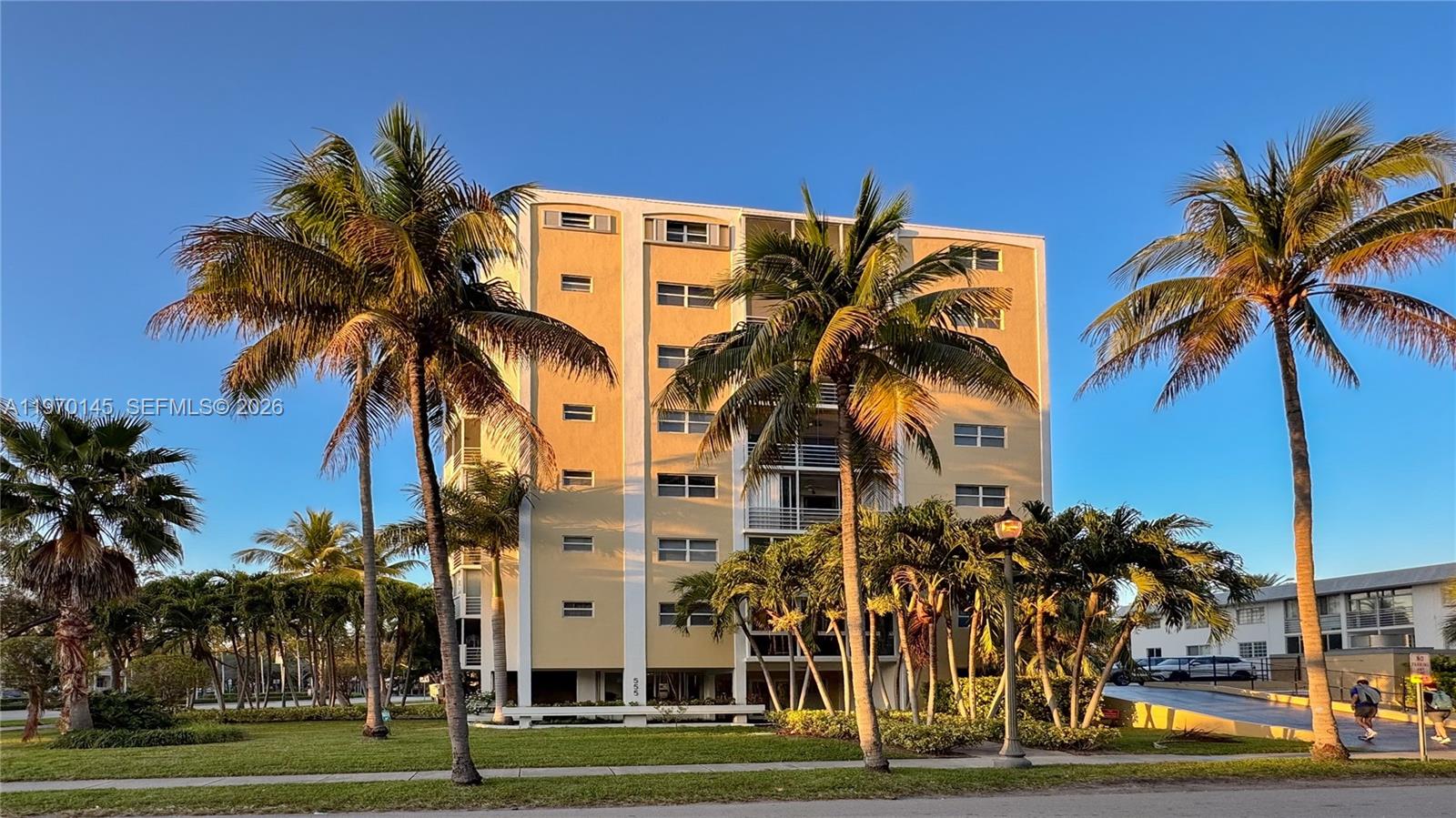 CRANDON TOWER CONDO - Residential