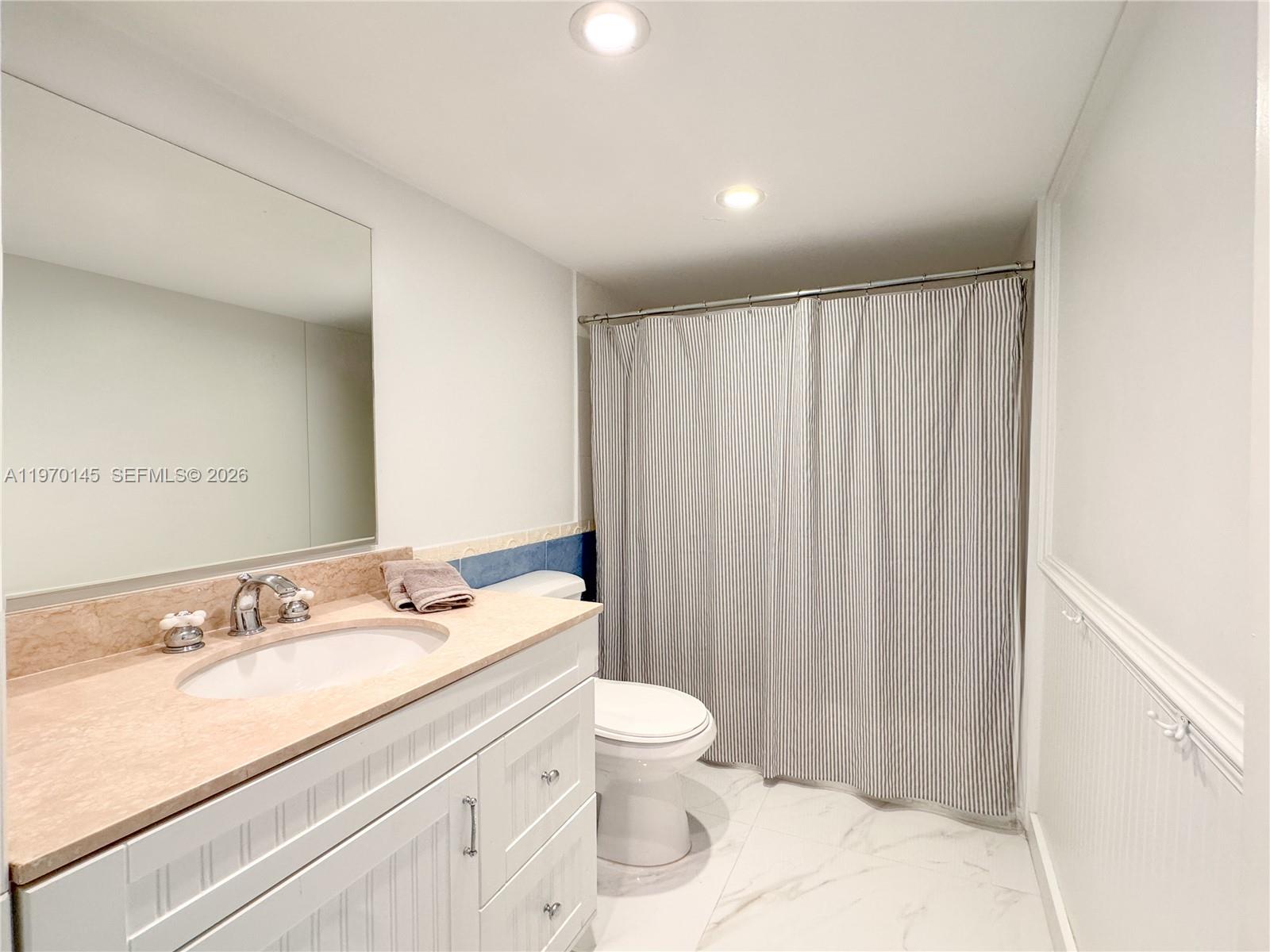CRANDON TOWER CONDO - Residential