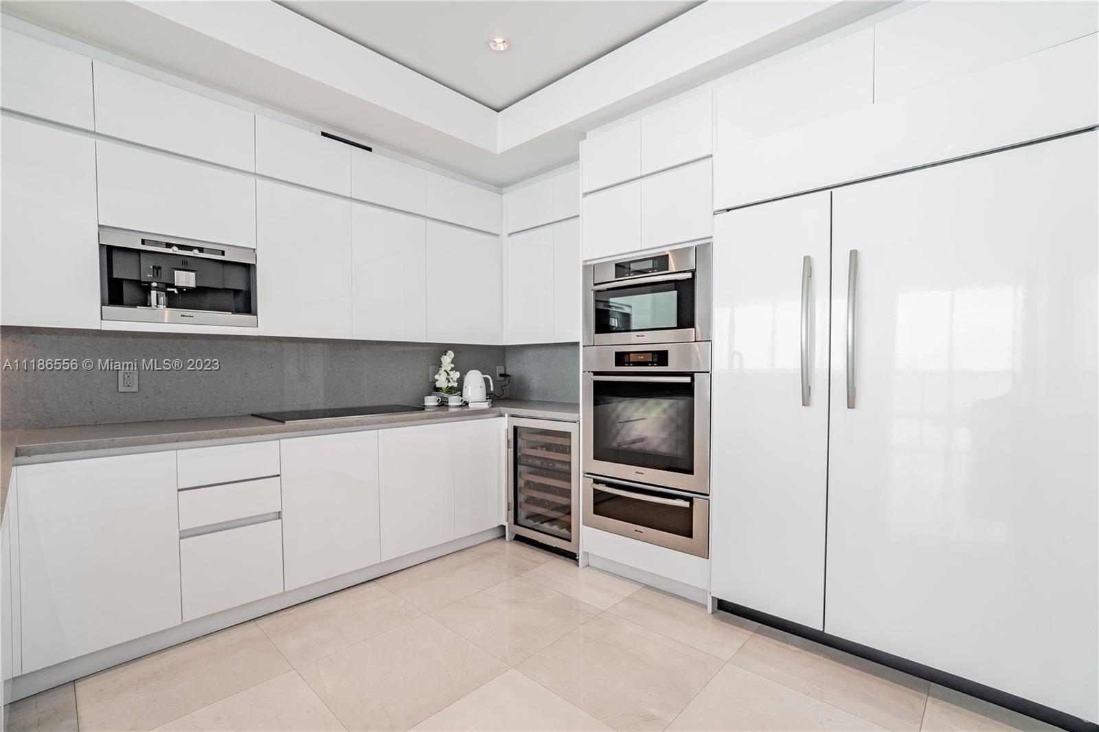 CONTINUUM ON SOUTH BEACH - Residential