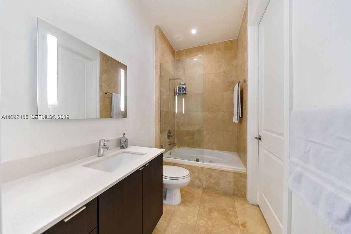 THE PONCE TOWER CONDO - Residential