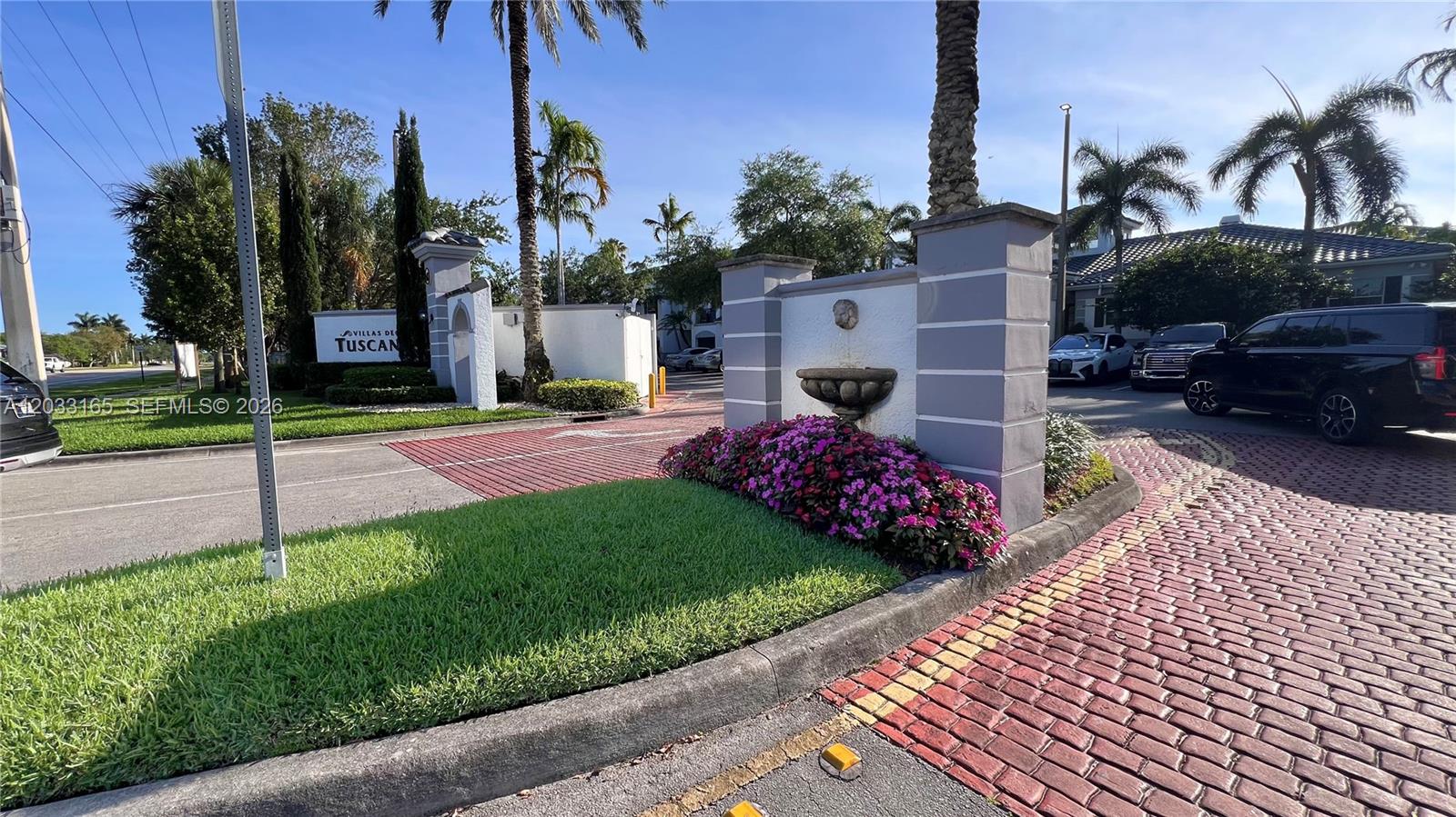 VILLAS DE TUSCANY CONDO B - Residential