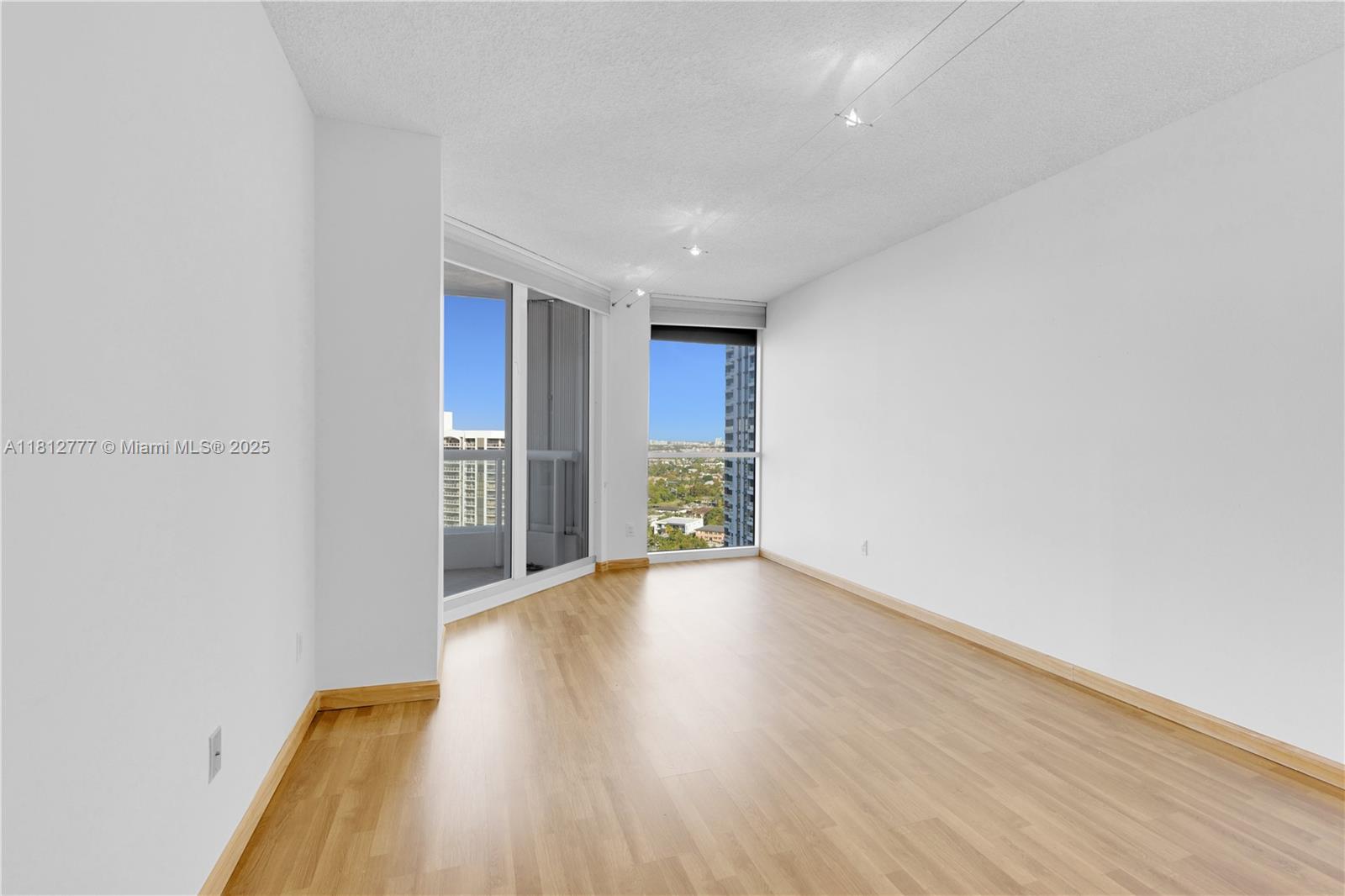 SOUTH TOWER AT THE POINT - Residential
