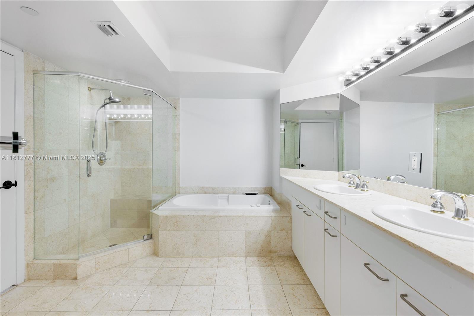 SOUTH TOWER AT THE POINT - Residential