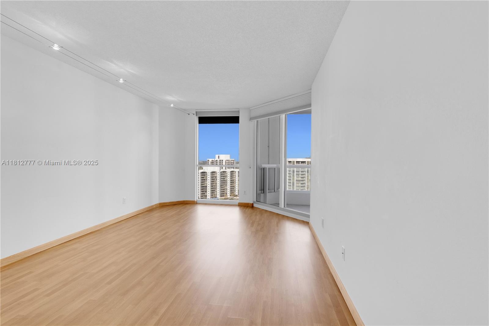 SOUTH TOWER AT THE POINT - Residential