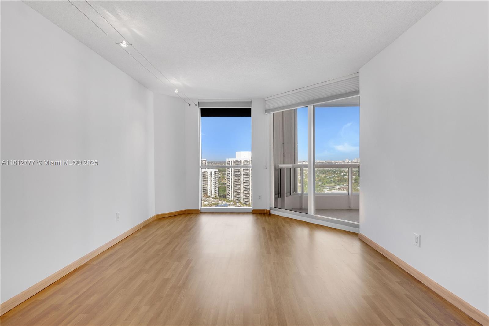 SOUTH TOWER AT THE POINT - Residential