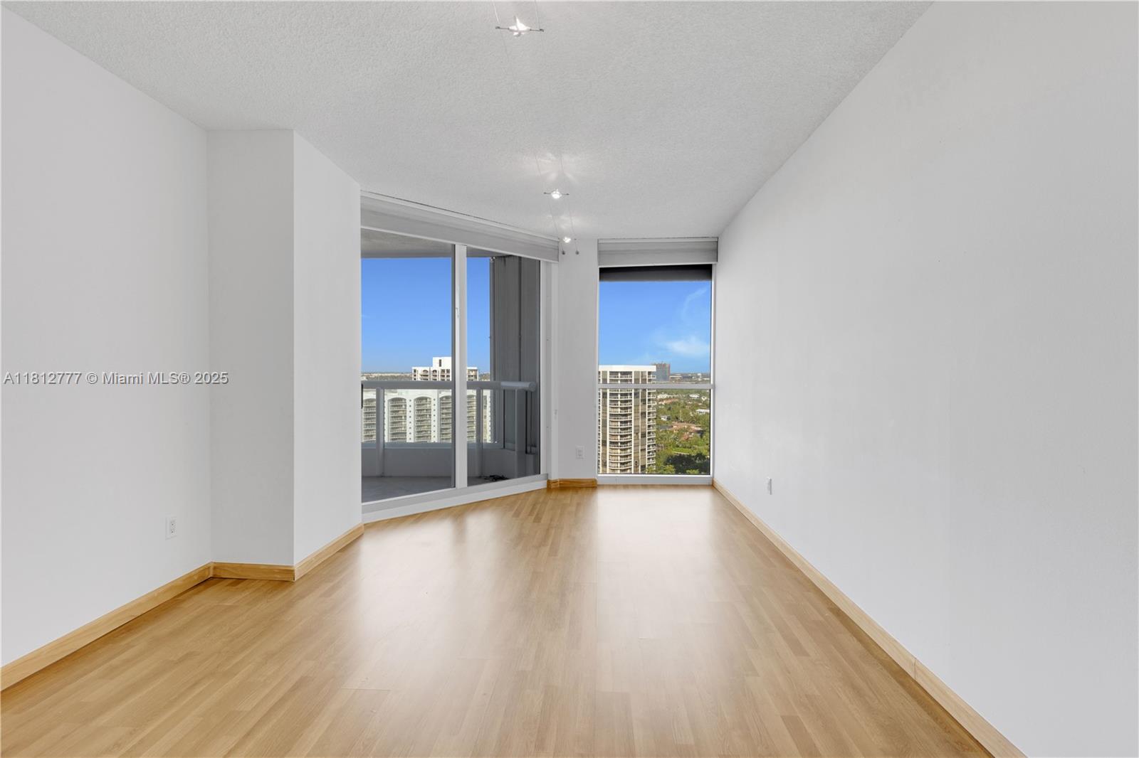 SOUTH TOWER AT THE POINT - Residential