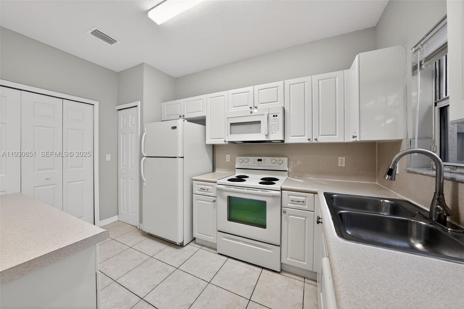 VENETIA GROVE - Residential