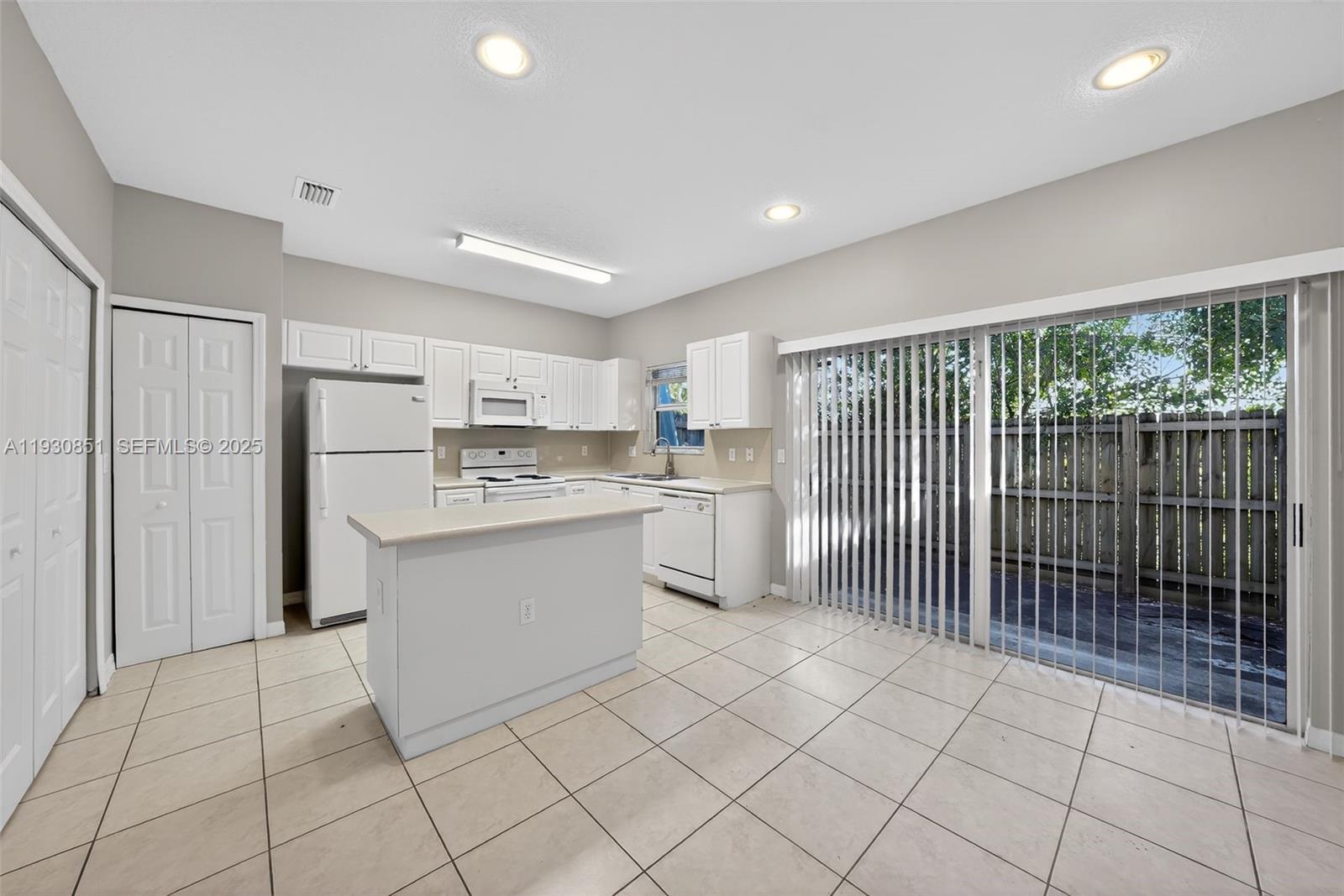 VENETIA GROVE - Residential
