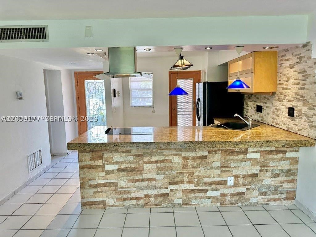 FIFTH HORIZONS CONDO - Residential