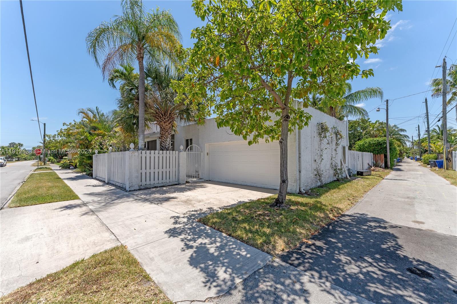 HOLLYWOOD - Residential