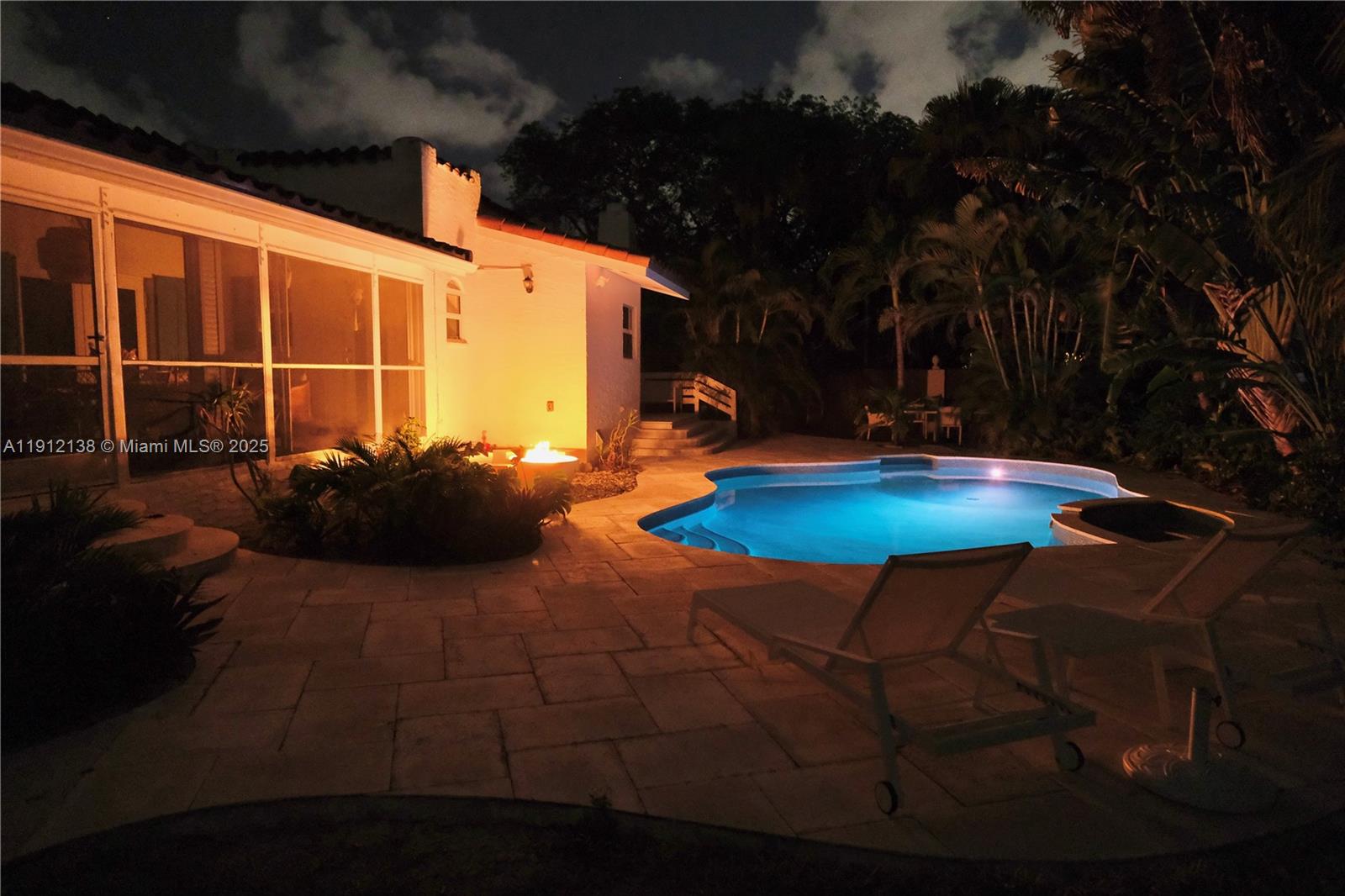 HOLLYWOOD - Residential