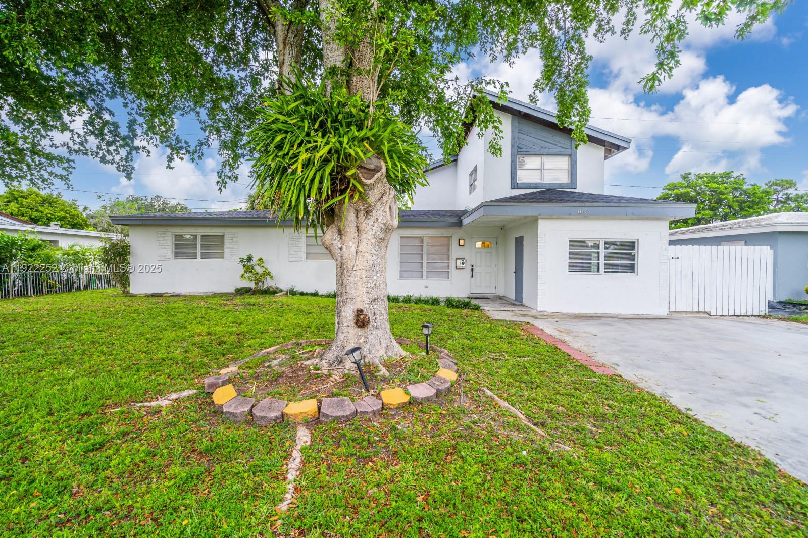 Huge single family home with private backyard + pool + Mother-in-law suite. 4 big bedrooms 3 bathrooms. Nice living room, renovated kitchen, dinning room. In a great neighborhood close to schools, super market, very close to I-95, and just a couple of miles from the beach.
