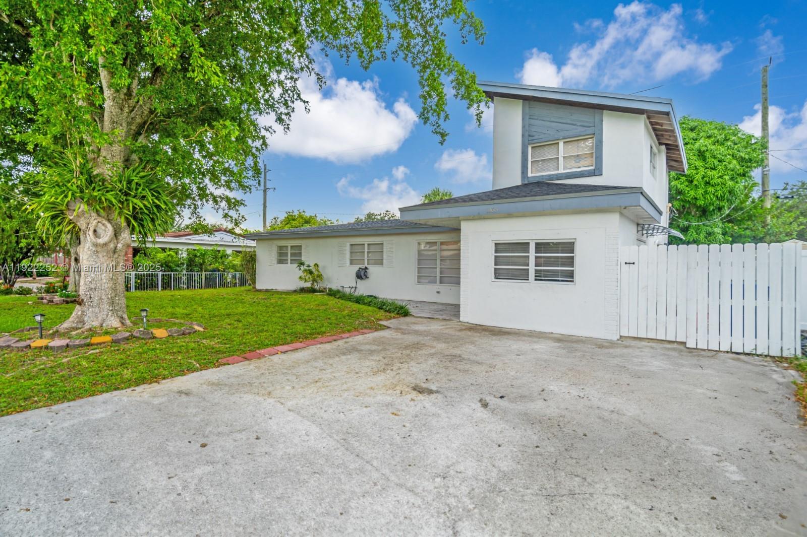 LYONS PARK - Residential