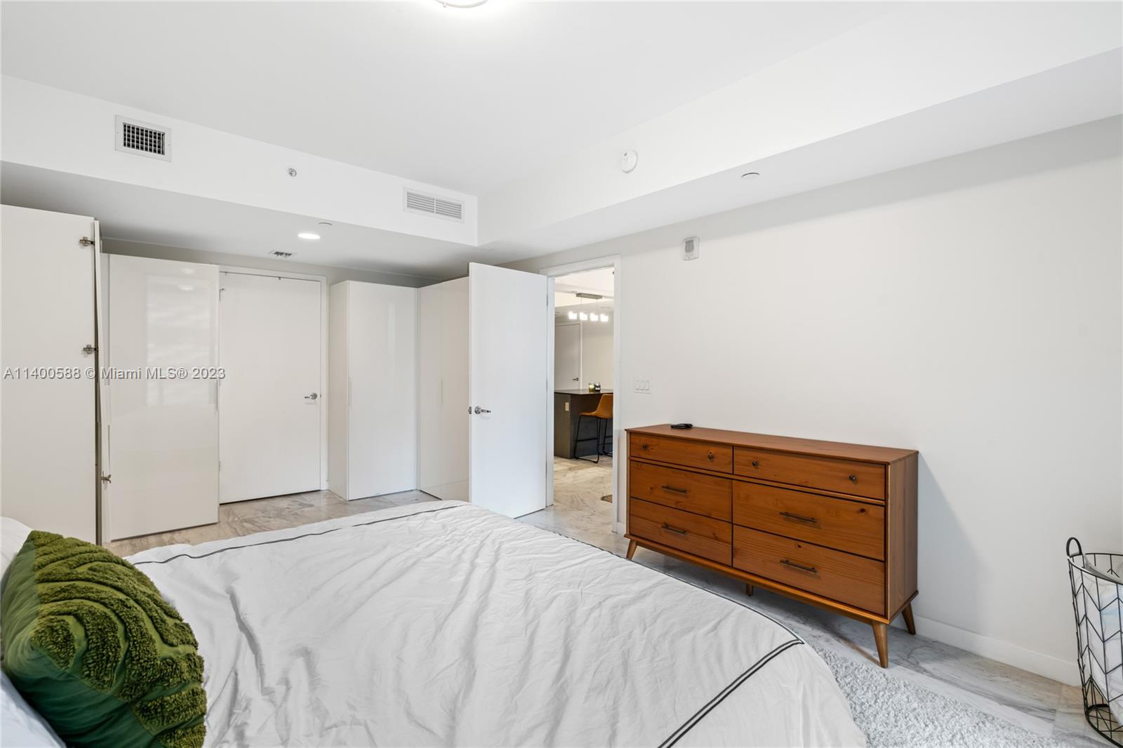 1010 BRICKELL CONDO - Residential Lease