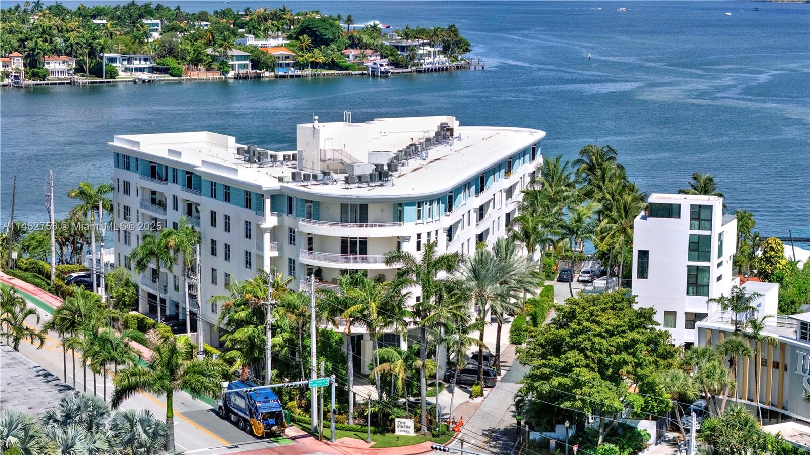 THE VISTAS CONDO - Residential