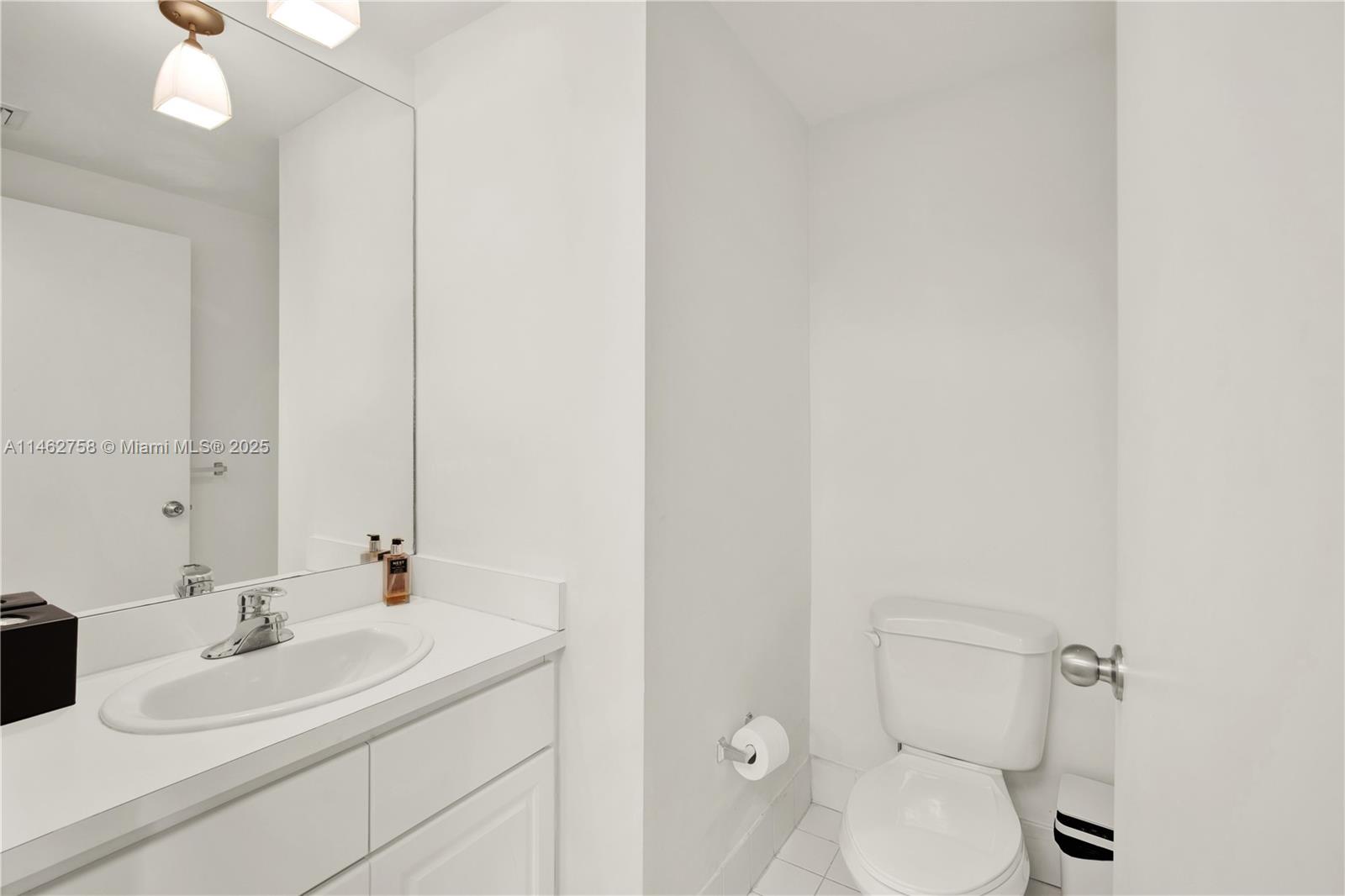 THE VISTAS CONDO - Residential