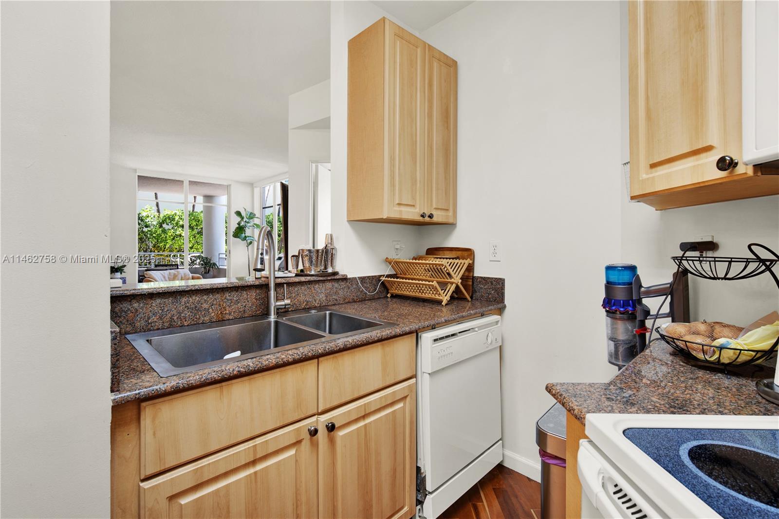 THE VISTAS CONDO - Residential
