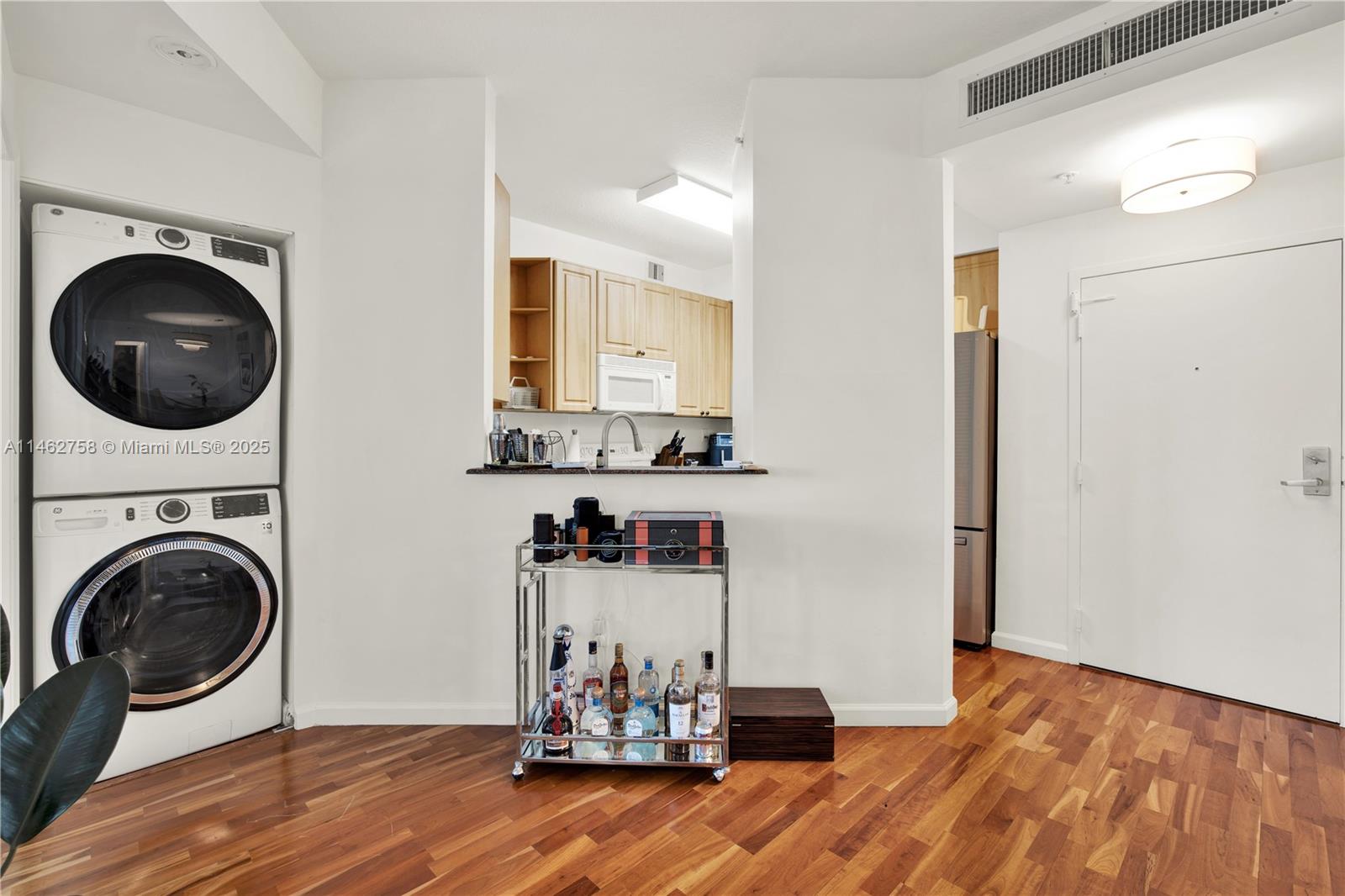 THE VISTAS CONDO - Residential