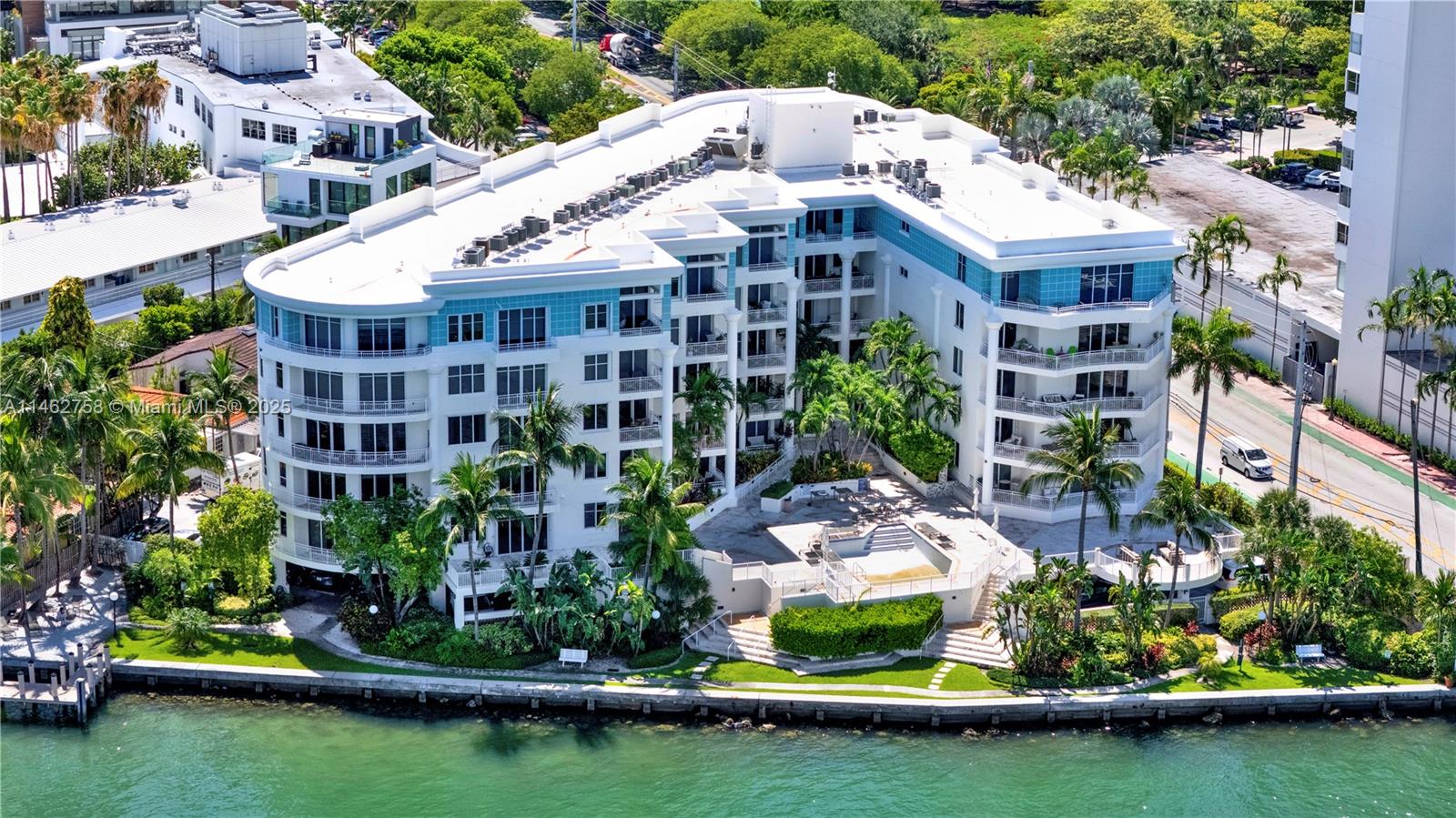 THE VISTAS CONDO - Residential