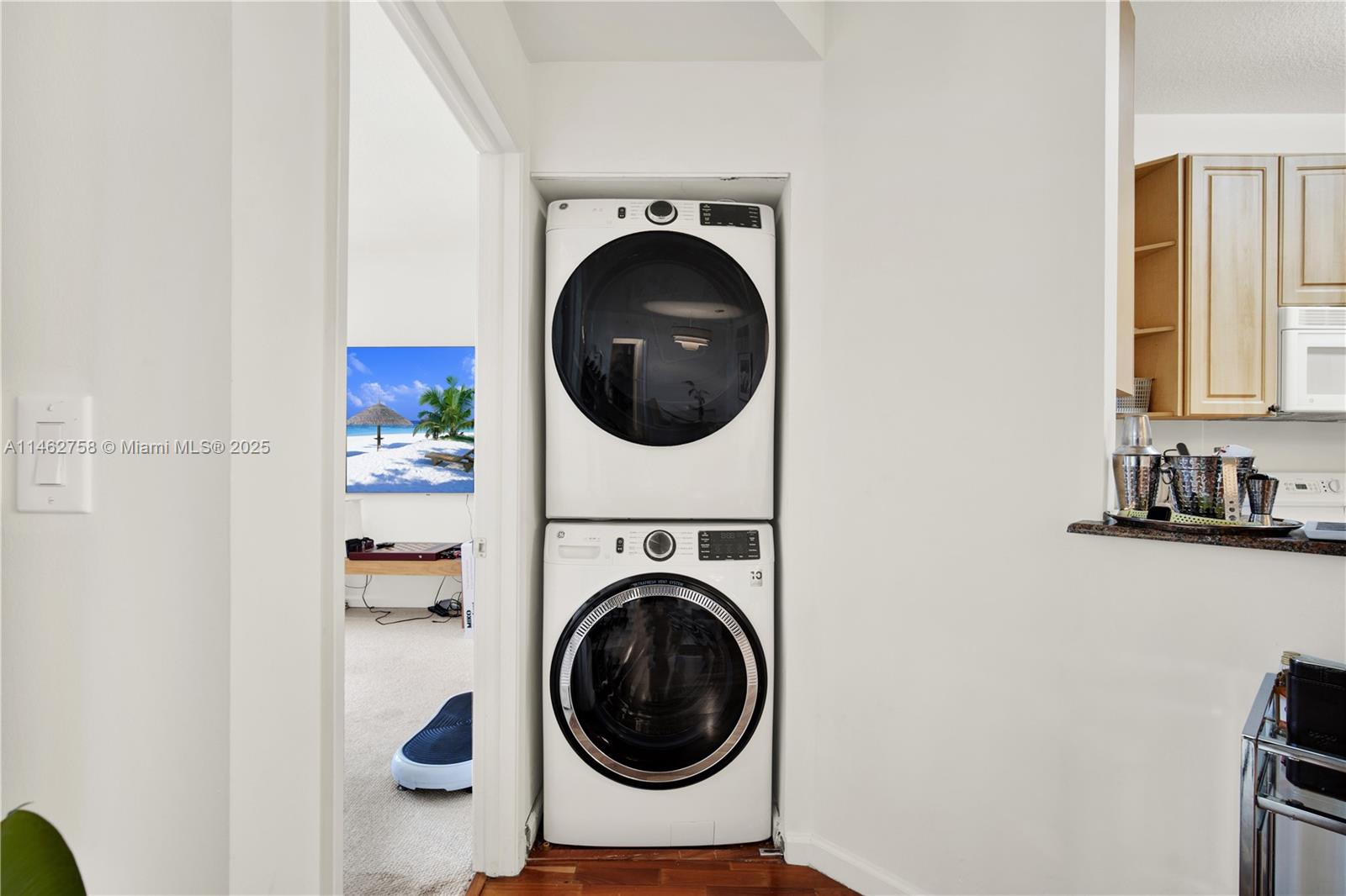 THE VISTAS CONDO - Residential