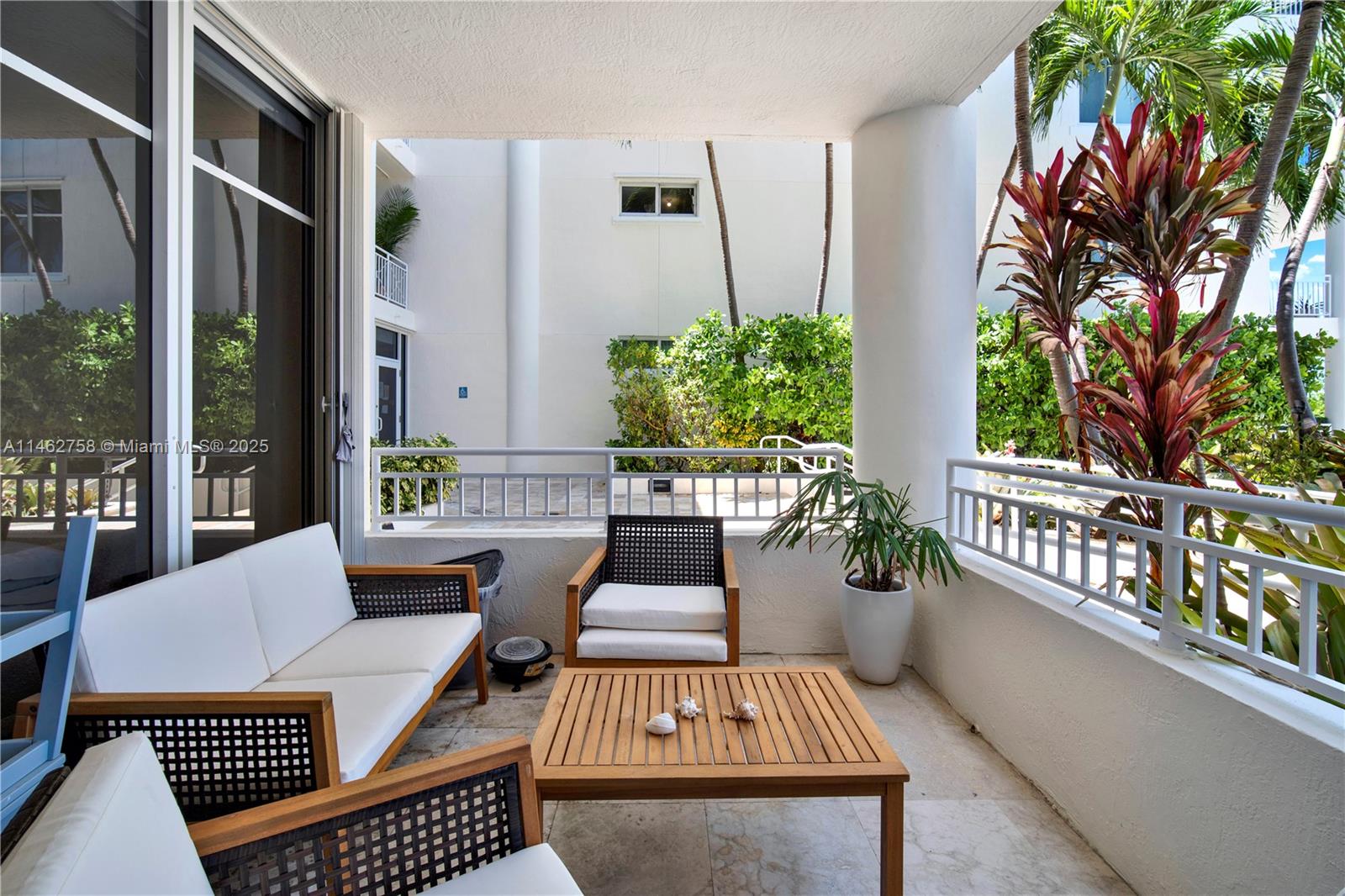 THE VISTAS CONDO - Residential