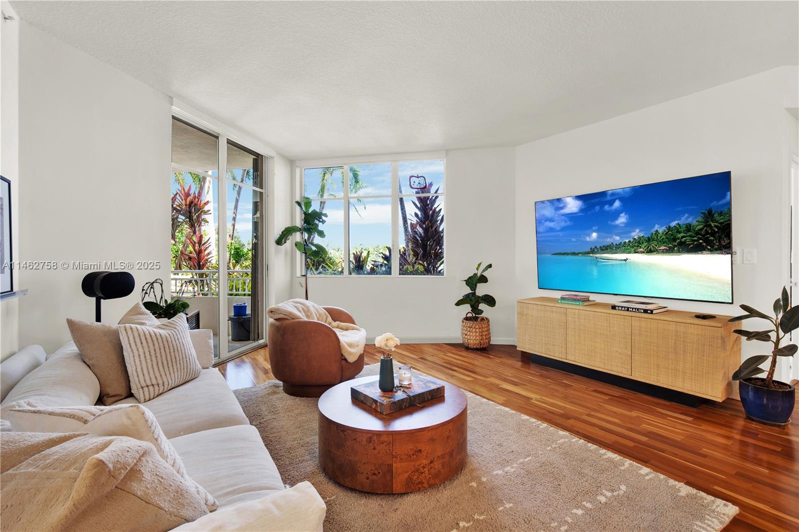 THE VISTAS CONDO - Residential