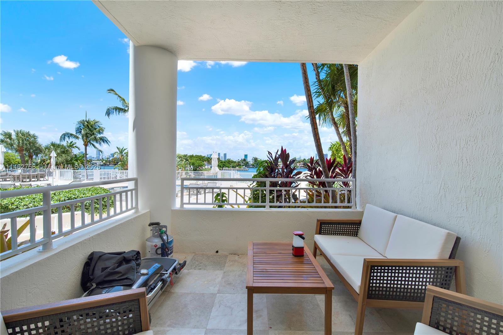 THE VISTAS CONDO - Residential