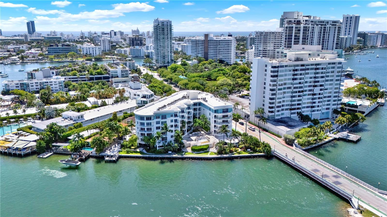 THE VISTAS CONDO - Residential