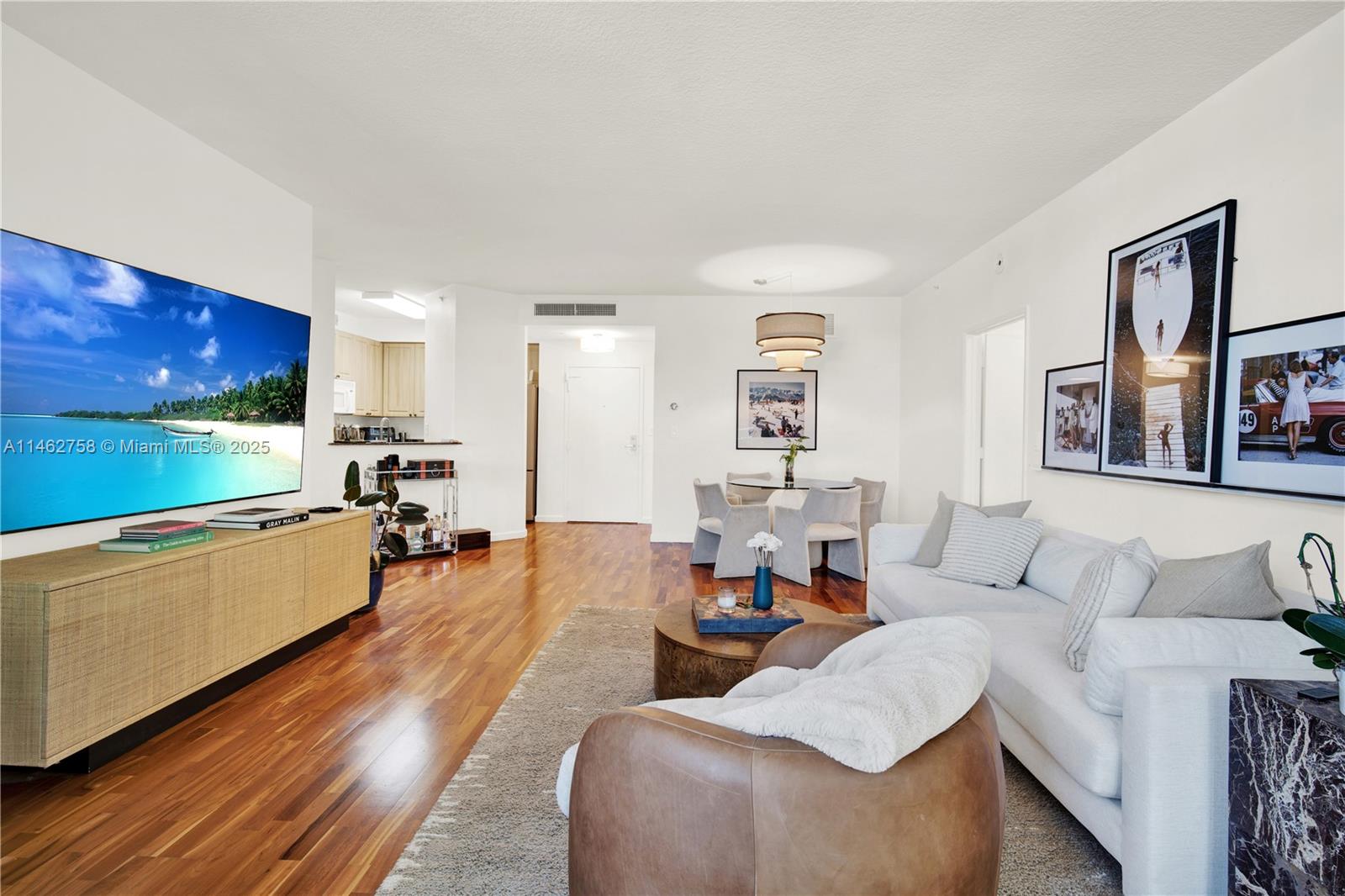 THE VISTAS CONDO - Residential