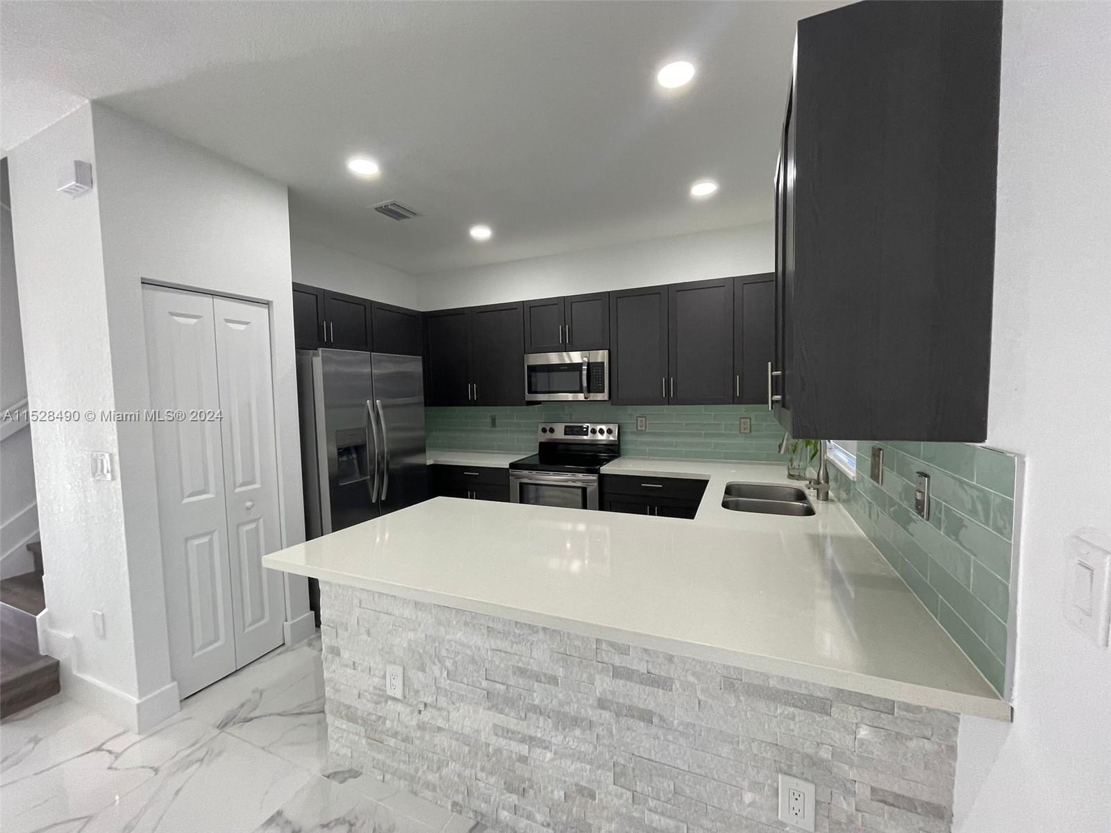 PINE ISLE - Residential Lease