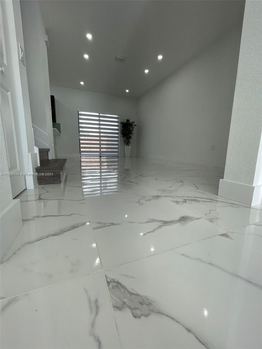 PINE ISLE - Residential Lease