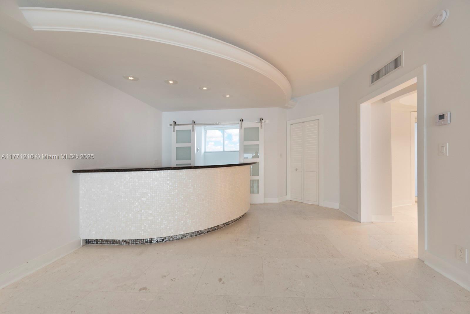 FOUR SEASONS CONDO - Residential