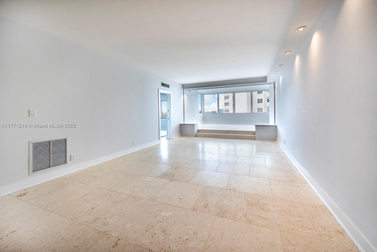 FOUR SEASONS CONDO - Residential