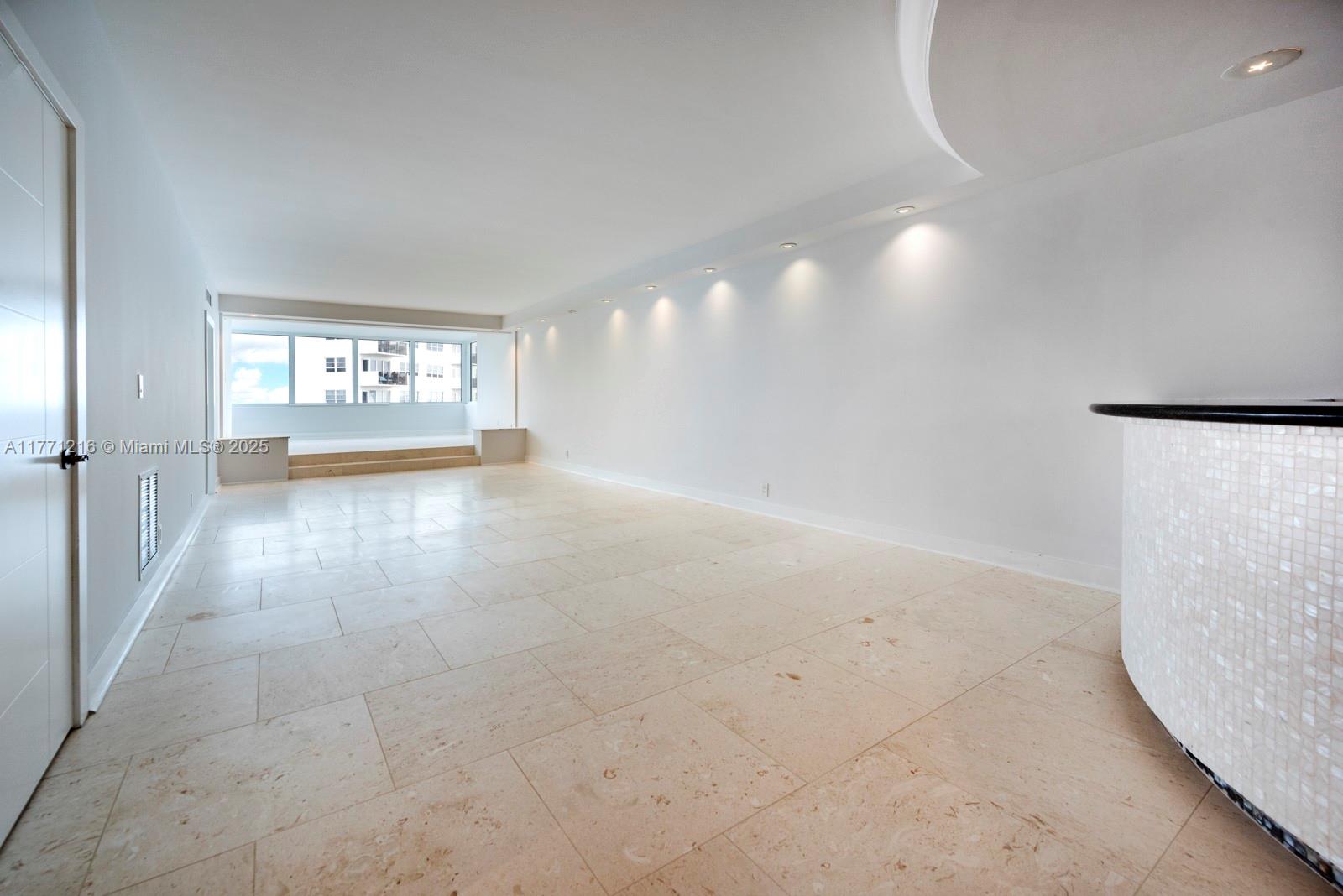 FOUR SEASONS CONDO - Residential