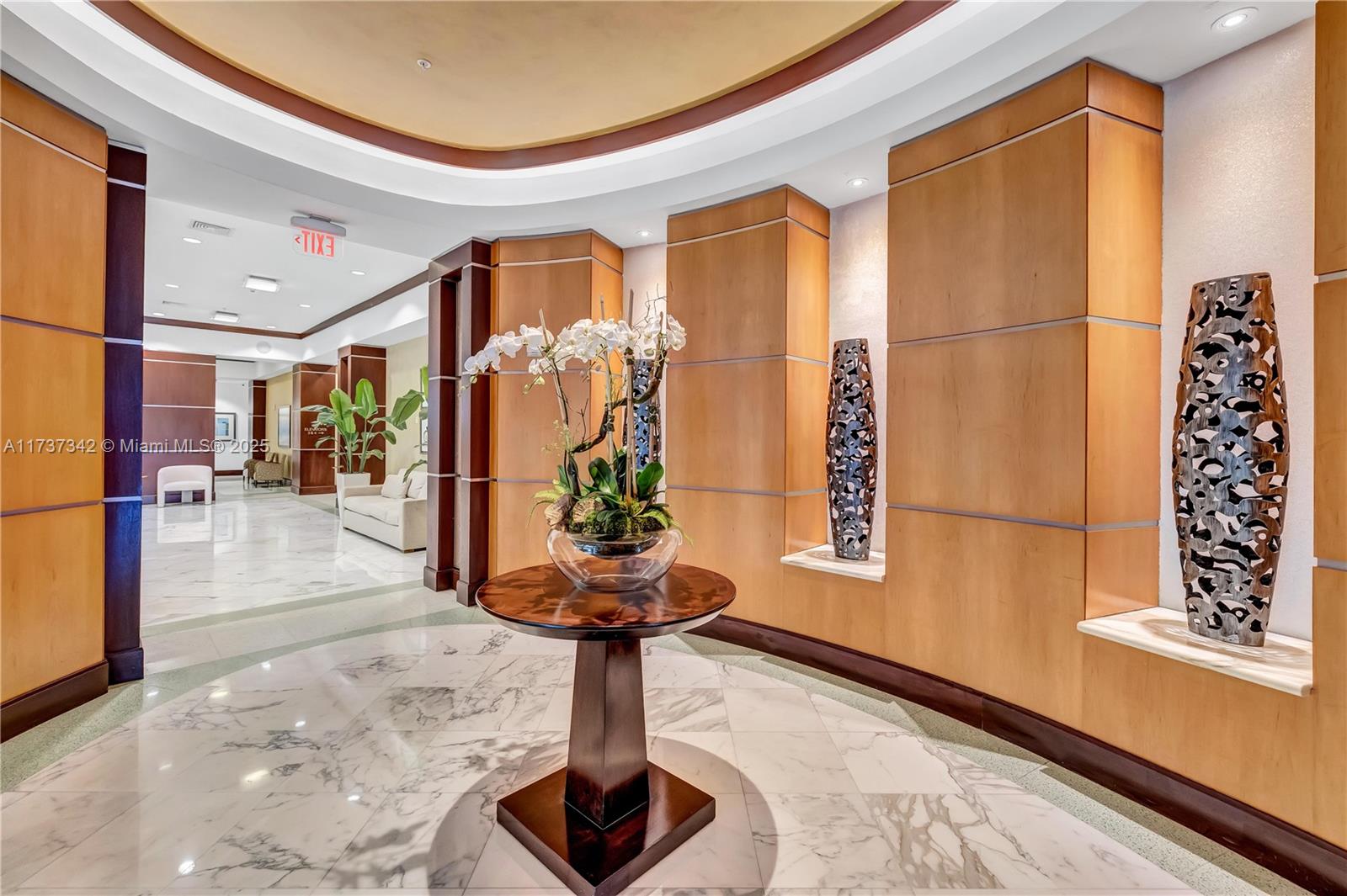 LA PERLA CONDO - Residential Lease