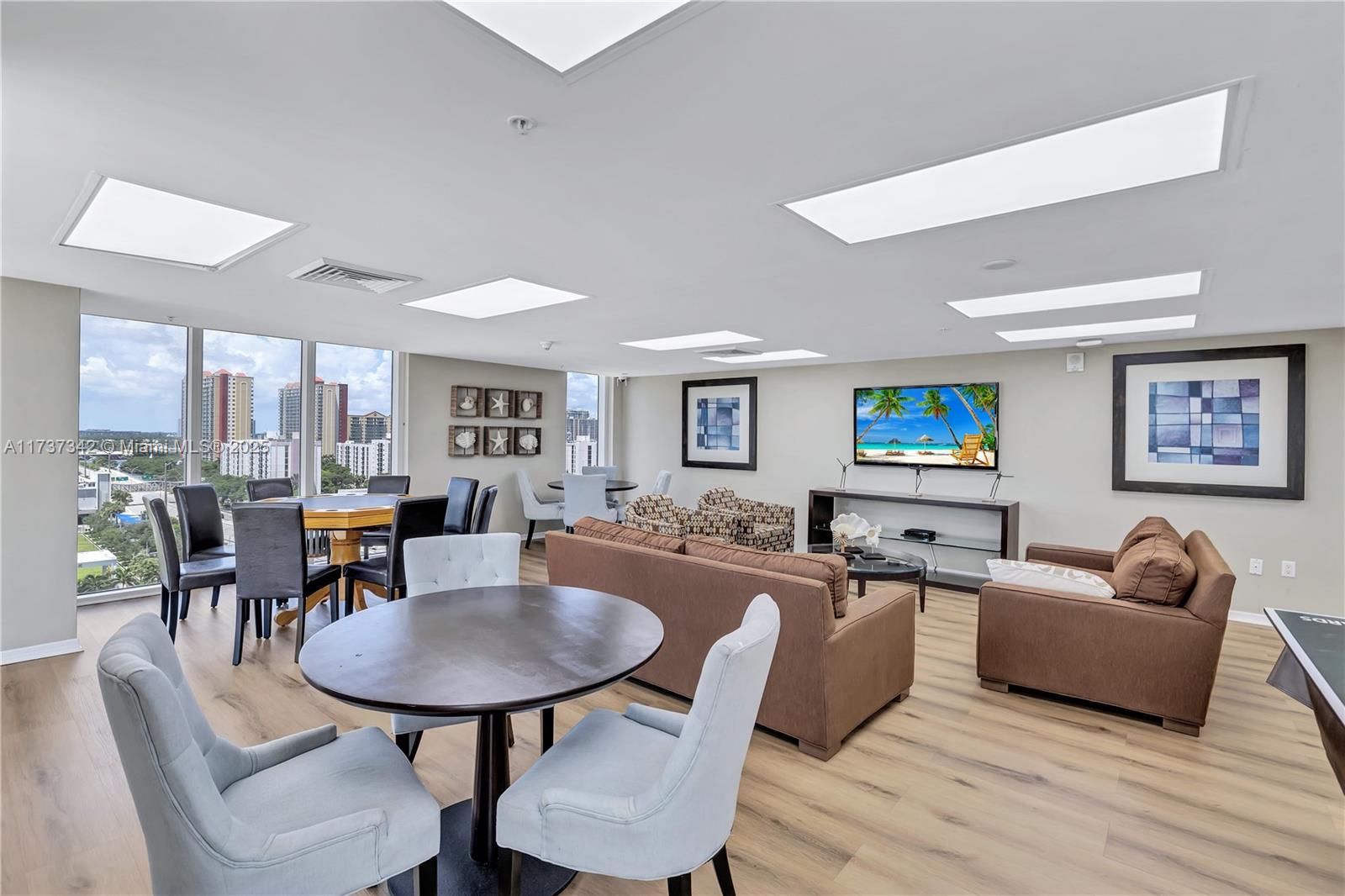 LA PERLA CONDO - Residential Lease