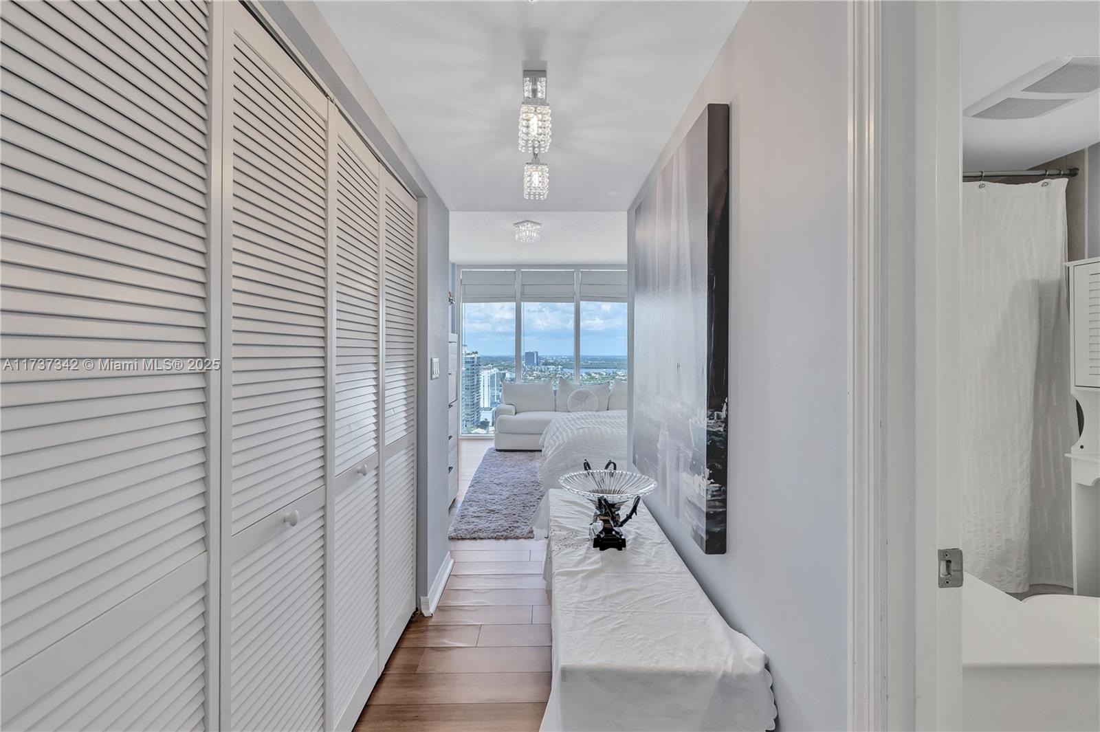 LA PERLA CONDO - Residential Lease