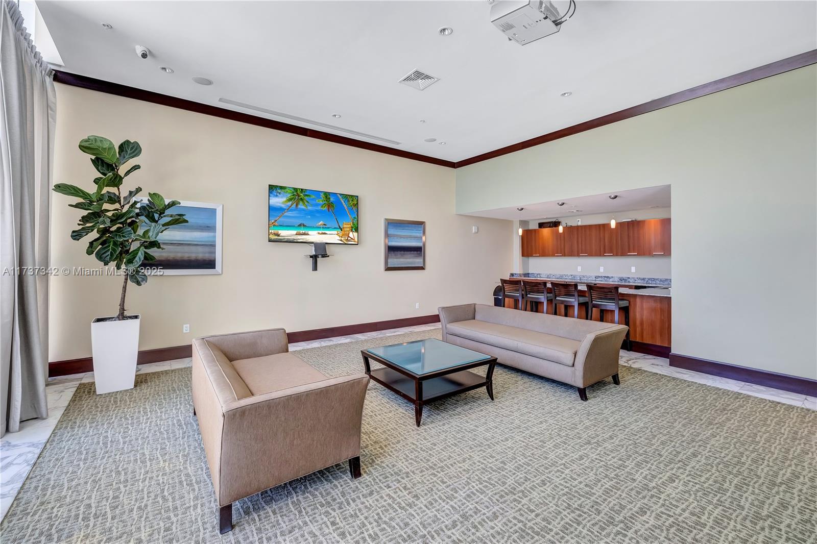 LA PERLA CONDO - Residential Lease