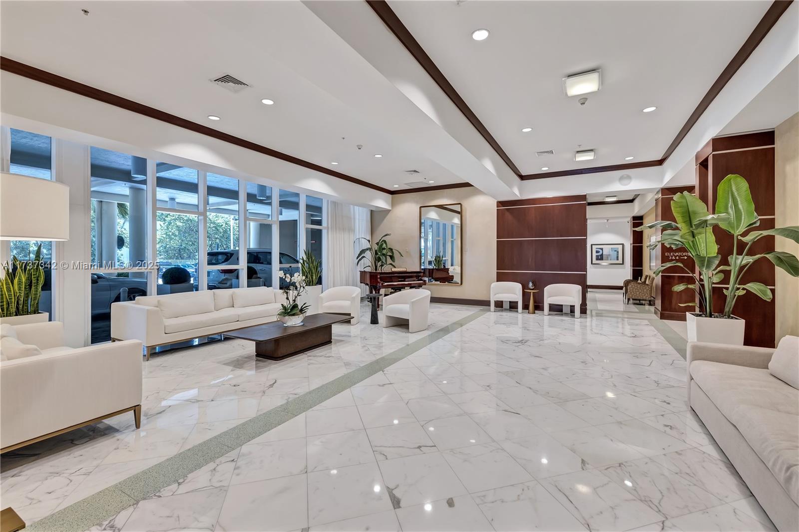 LA PERLA CONDO - Residential Lease