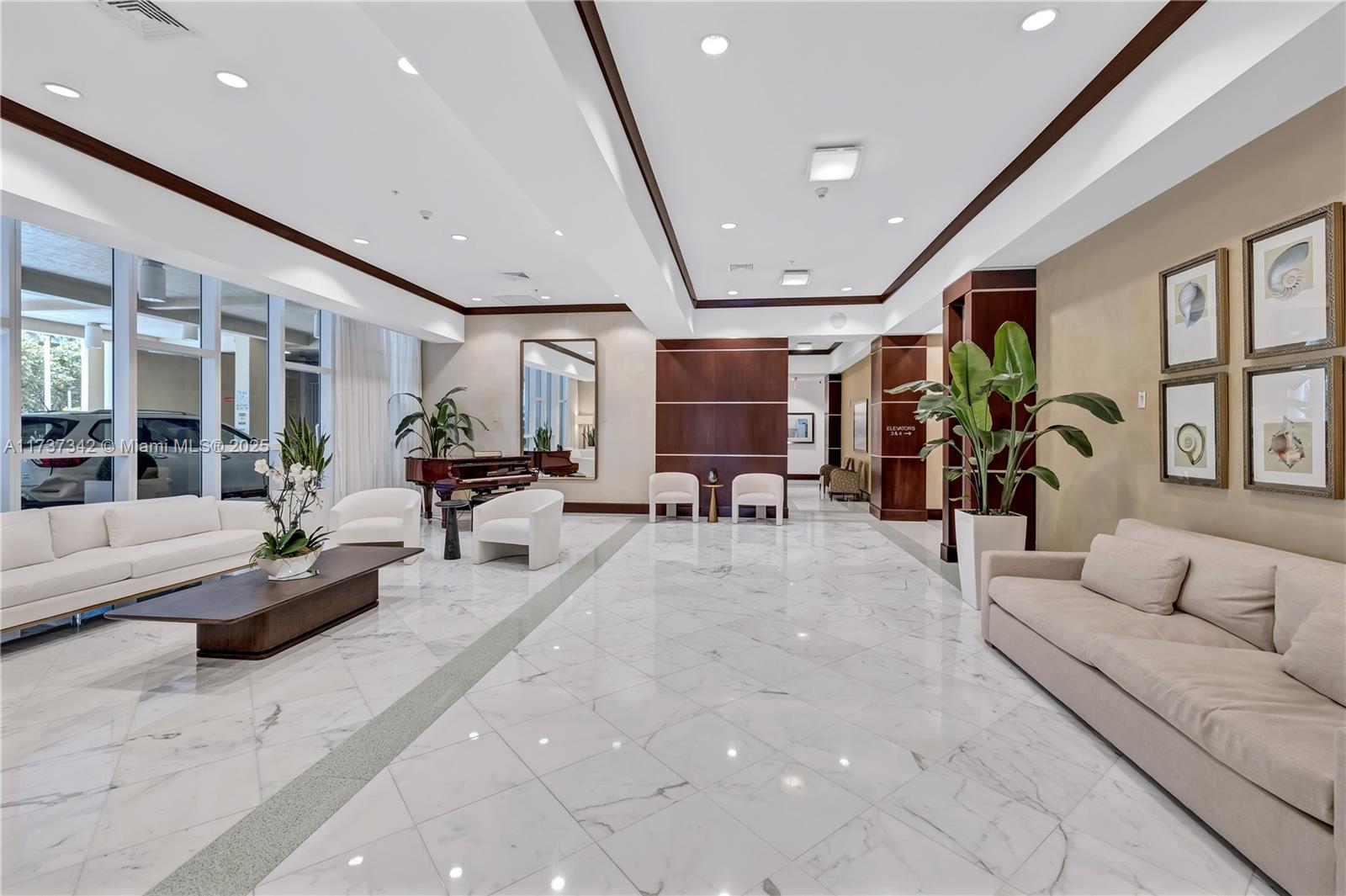 LA PERLA CONDO - Residential Lease