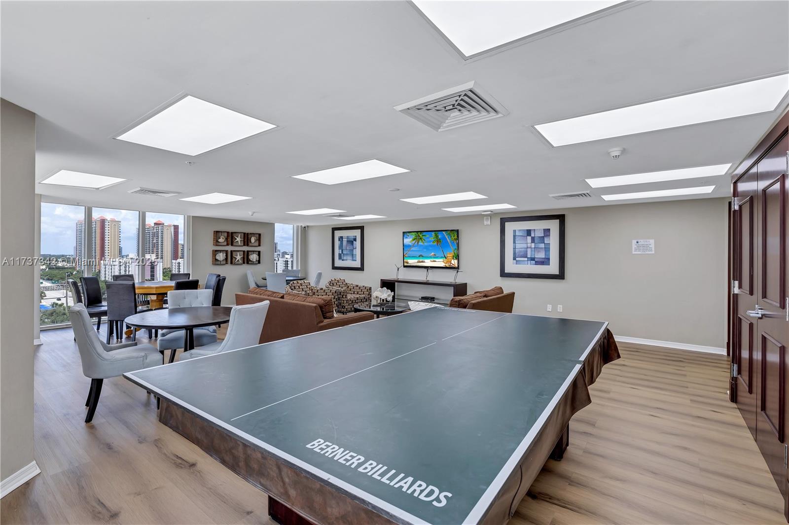 LA PERLA CONDO - Residential Lease