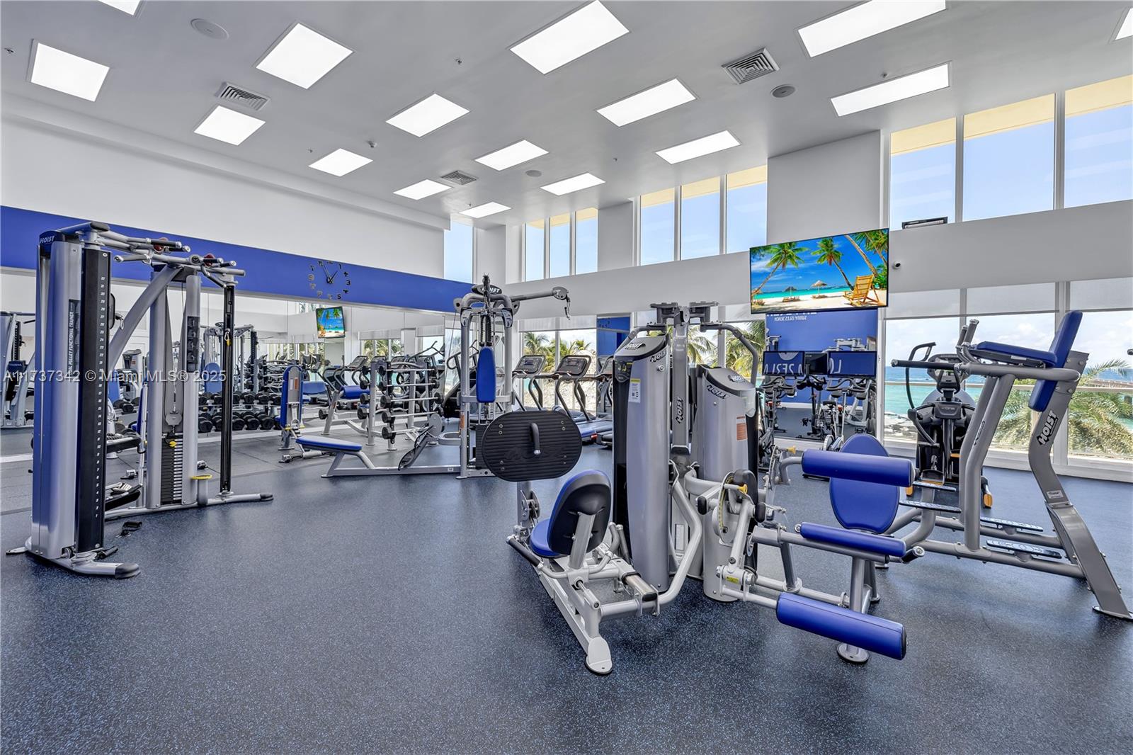 LA PERLA CONDO - Residential Lease