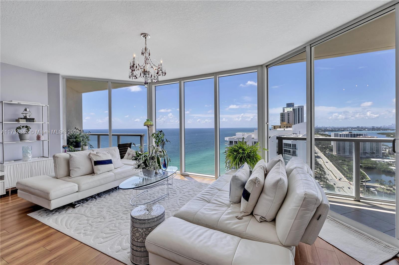 LA PERLA CONDO - Residential Lease