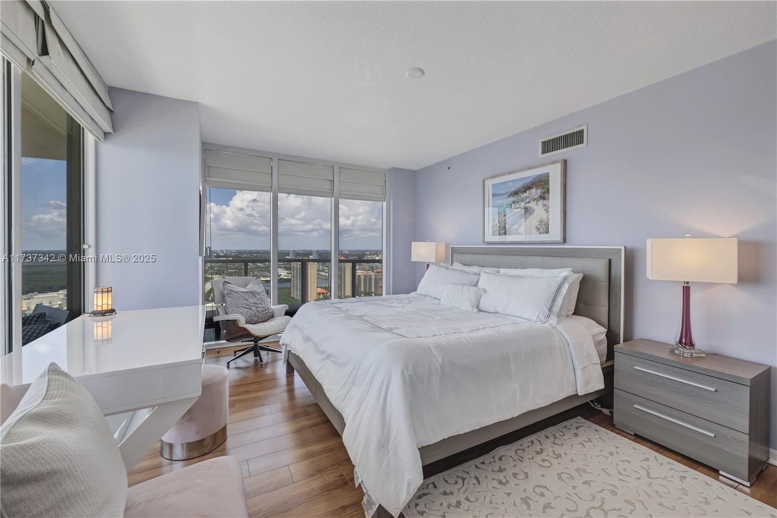 LA PERLA CONDO - Residential Lease