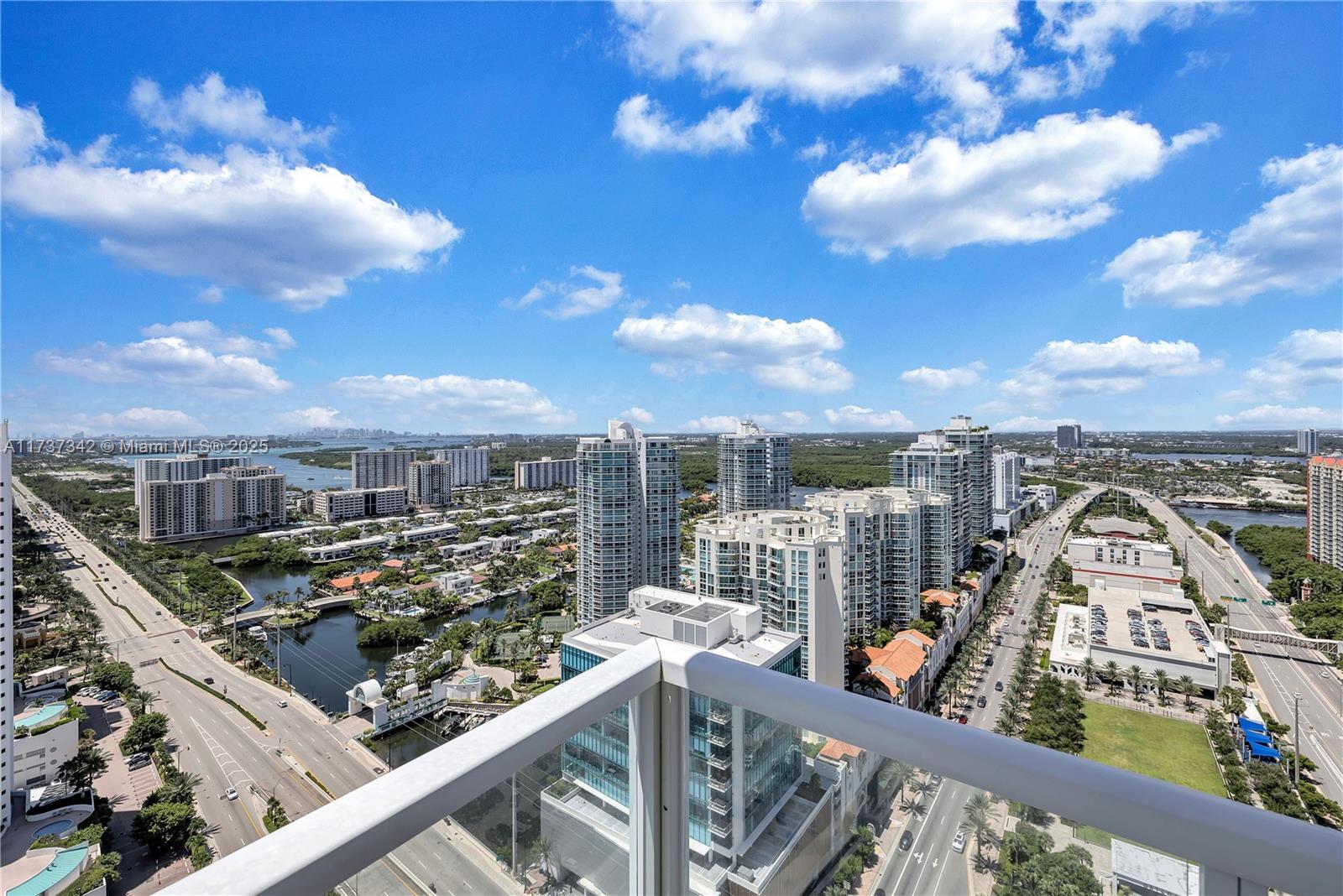 LA PERLA CONDO - Residential Lease