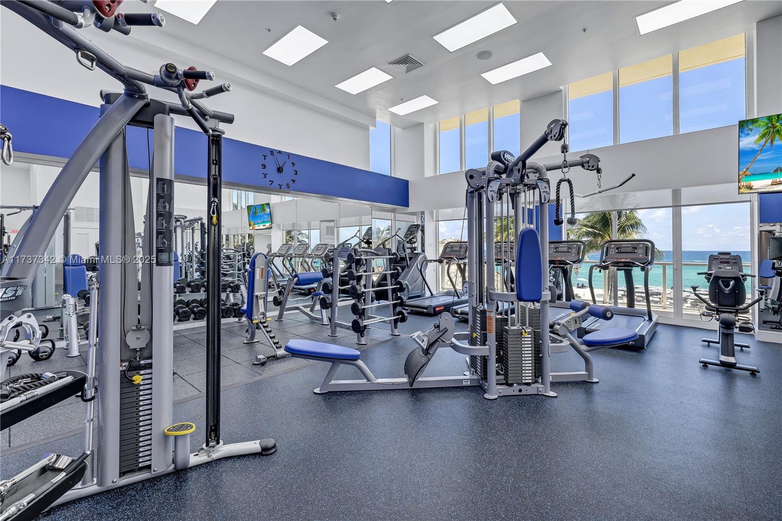 LA PERLA CONDO - Residential Lease