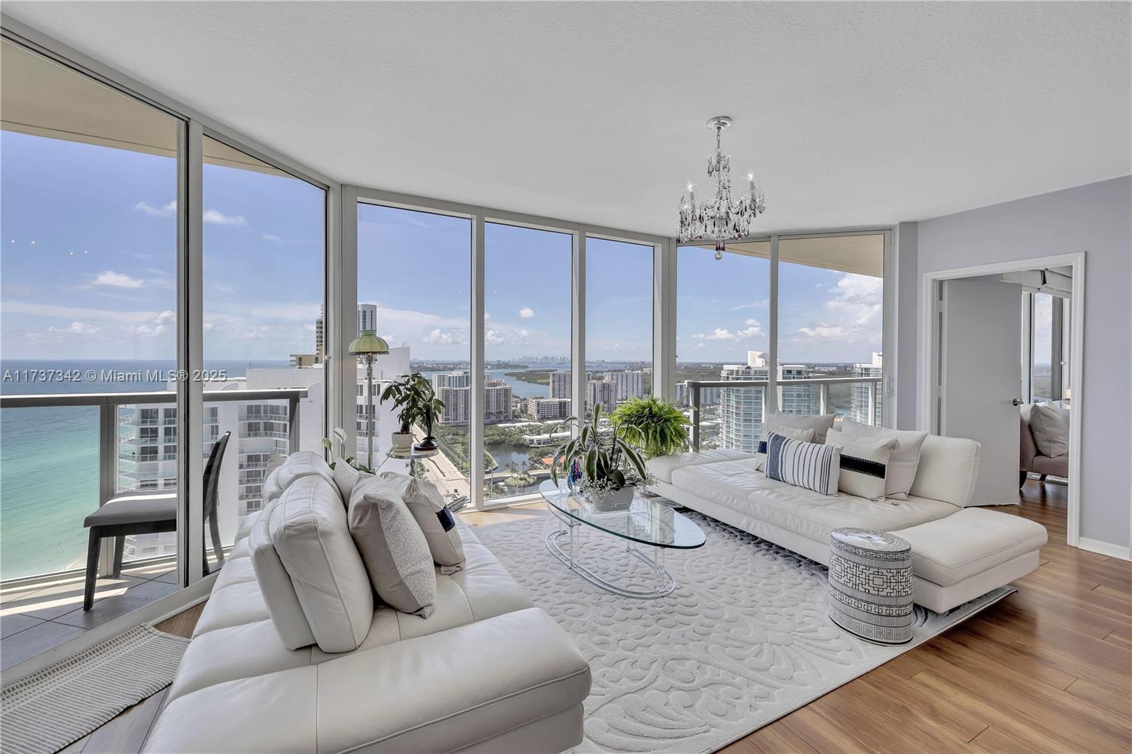 LA PERLA CONDO - Residential Lease