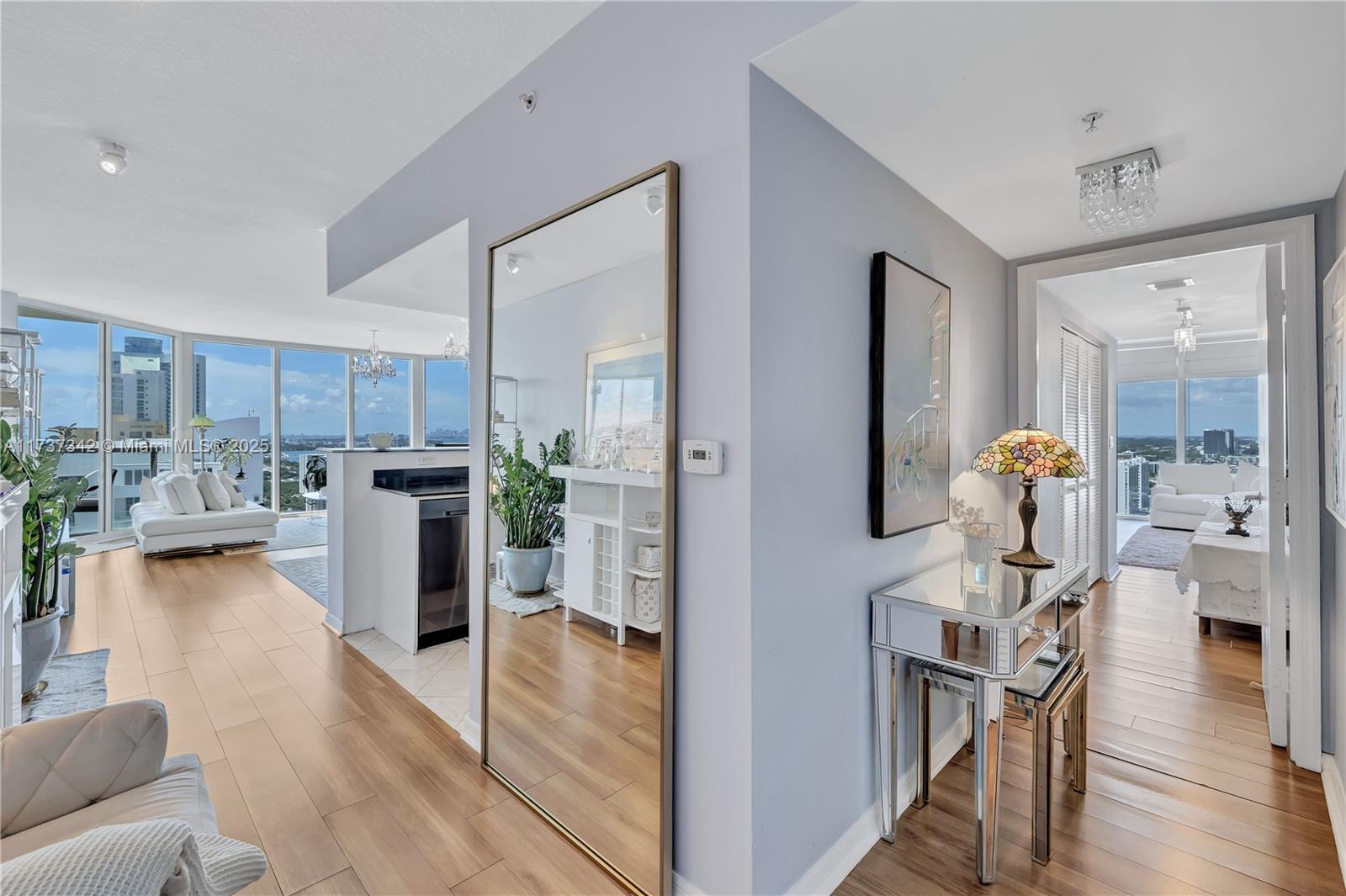 LA PERLA CONDO - Residential Lease